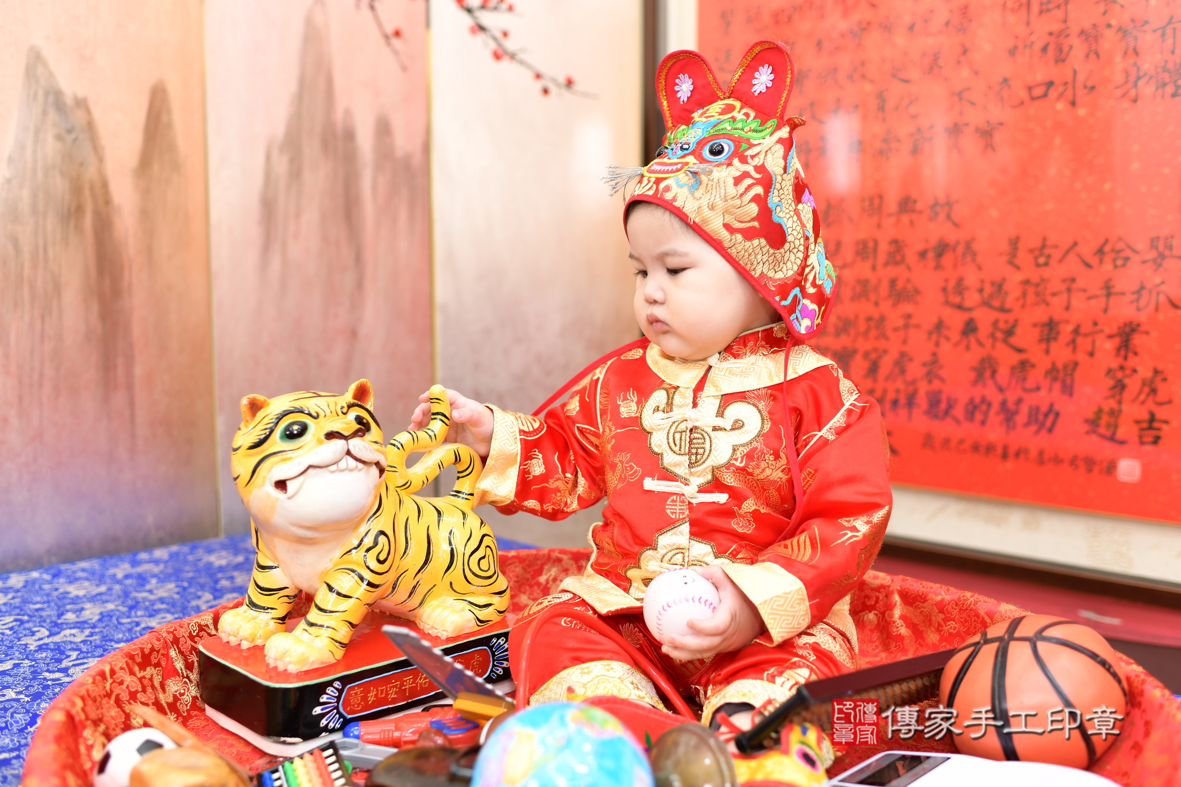 新北市永和區小軒寶寶抓周推薦:傳家新北店抓周度脺中國風會場,嬰兒古禮抓周流程儀式吉祥話、抓周道具物品24種、拍照。抓周證書。2025.3.9,照片10 新北市永和區小軒寶寶抓周推薦:傳家新北店抓周度脺中國風會場,嬰兒古禮抓周流程儀式吉祥話、抓周道具物品24種、拍照。抓周證書。2025.3.9,照片10