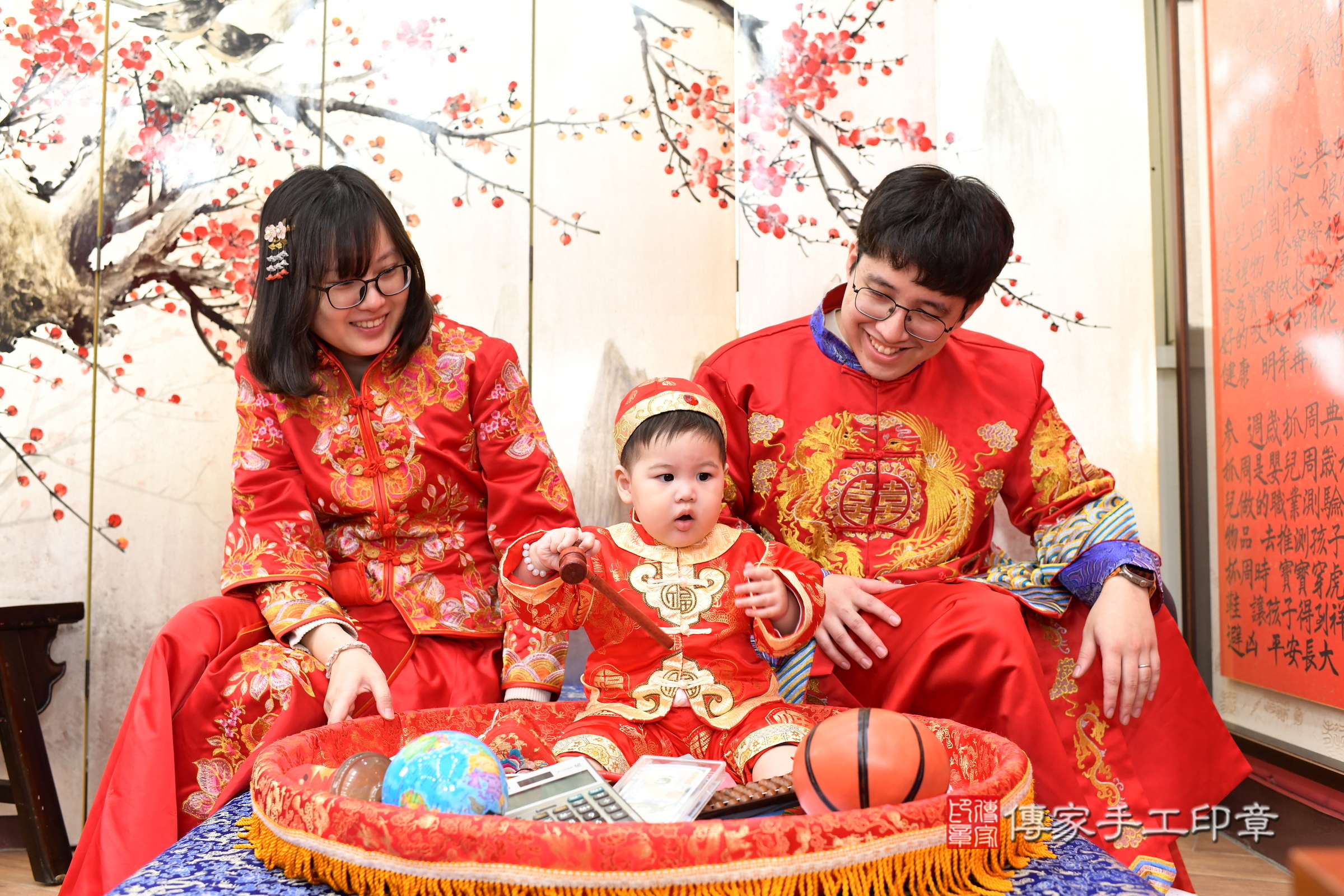 新北市永和區小軒寶寶抓周推薦:傳家新北店抓周度脺中國風會場,嬰兒古禮抓周流程儀式吉祥話、抓周道具物品24種、拍照。抓周證書。2025.3.9,照片7 新北市永和區小軒寶寶抓周推薦:傳家新北店抓周度脺中國風會場,嬰兒古禮抓周流程儀式吉祥話、抓周道具物品24種、拍照。抓周證書。2025.3.9,照片7