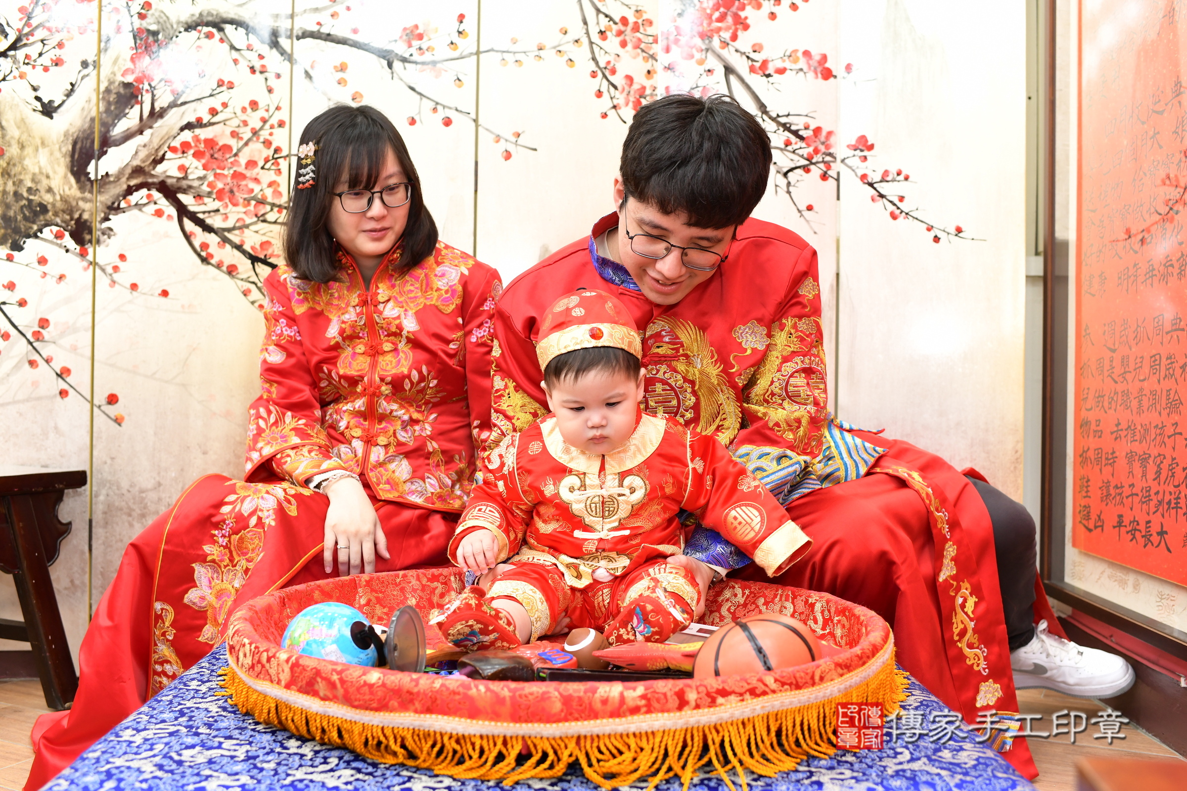 新北市永和區小軒寶寶抓周推薦:傳家新北店抓周度脺中國風會場,嬰兒古禮抓周流程儀式吉祥話、抓周道具物品24種、拍照。抓周證書。2025.3.9,照片8 新北市永和區小軒寶寶抓周推薦:傳家新北店抓周度脺中國風會場,嬰兒古禮抓周流程儀式吉祥話、抓周道具物品24種、拍照。抓周證書。2025.3.9,照片8
