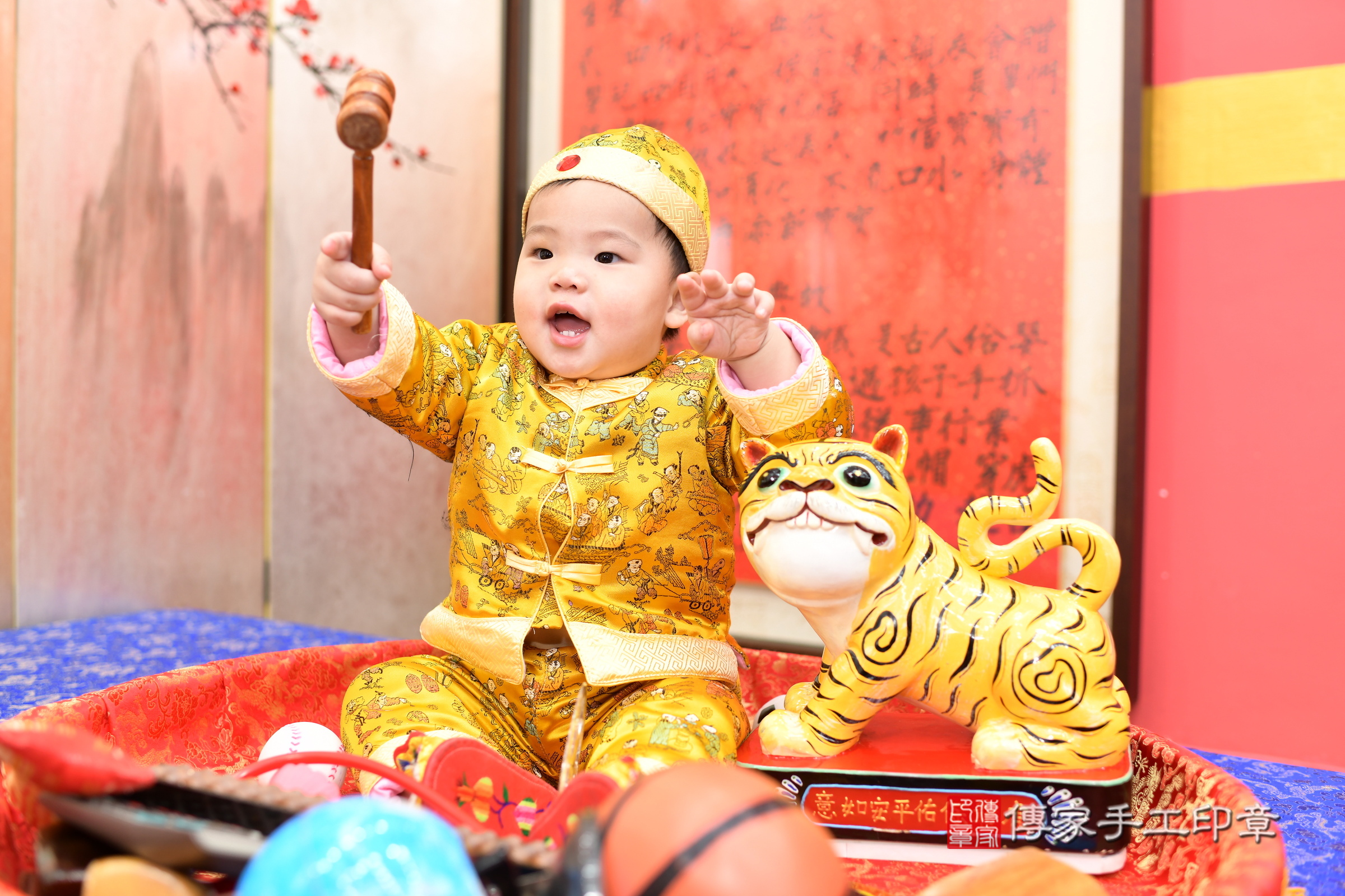 新北市永和區小騰寶寶抓周推薦:傳家新北店抓周度脺中國風會場,嬰兒古禮抓周流程儀式吉祥話、抓周道具物品24種、拍照。抓周證書。2025.3.9,照片11 新北市永和區小騰寶寶抓周推薦:傳家新北店抓周度脺中國風會場,嬰兒古禮抓周流程儀式吉祥話、抓周道具物品24種、拍照。抓周證書。2025.3.9,照片11