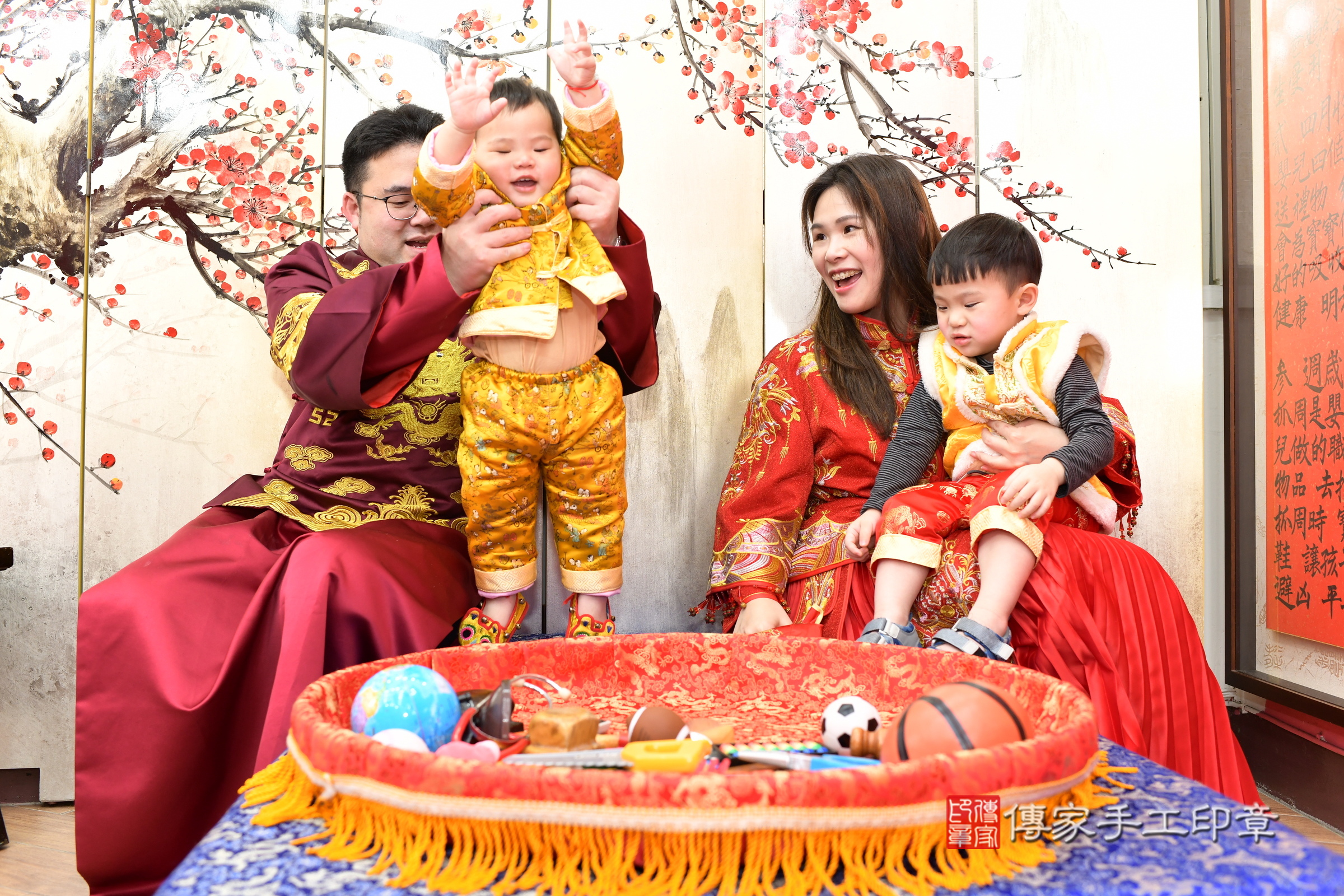 新北市永和區小騰寶寶抓周推薦:傳家新北店抓周度脺中國風會場,嬰兒古禮抓周流程儀式吉祥話、抓周道具物品24種、拍照。抓周證書。2025.3.9,照片6 新北市永和區小騰寶寶抓周推薦:傳家新北店抓周度脺中國風會場,嬰兒古禮抓周流程儀式吉祥話、抓周道具物品24種、拍照。抓周證書。2025.3.9,照片6