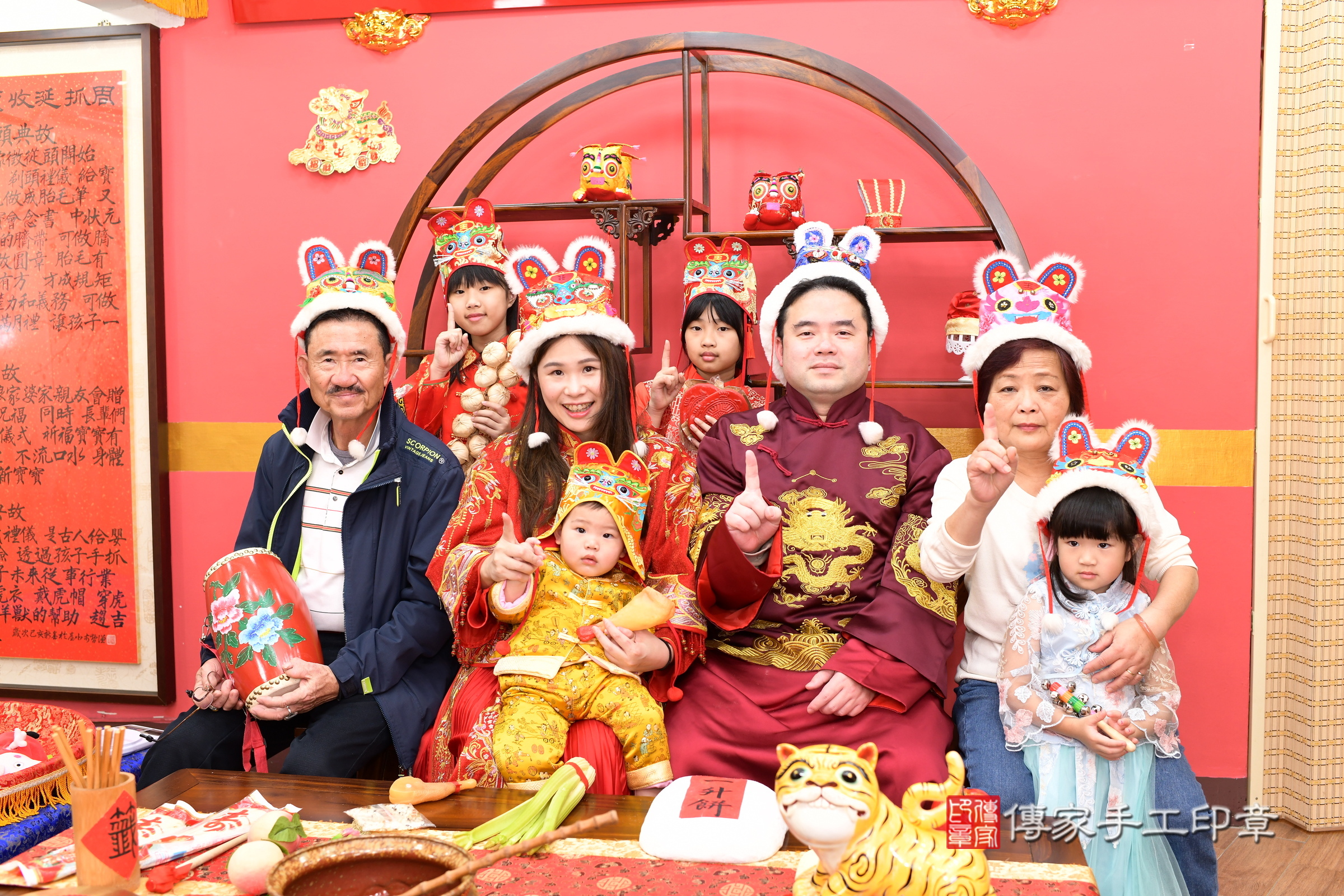 新北市永和區小騰寶寶抓周推薦:傳家新北店抓周度脺中國風會場,嬰兒古禮抓周流程儀式吉祥話、抓周道具物品24種、拍照。抓周證書。2025.3.9,照片15 新北市永和區小騰寶寶抓周推薦:傳家新北店抓周度脺中國風會場,嬰兒古禮抓周流程儀式吉祥話、抓周道具物品24種、拍照。抓周證書。2025.3.9,照片15