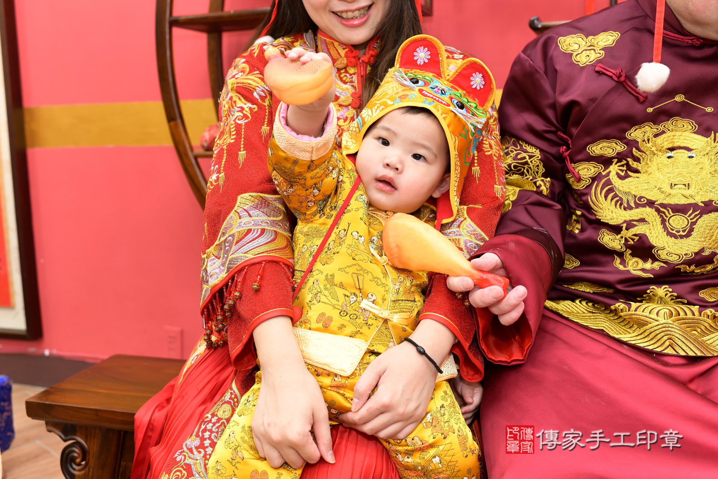 新北市永和區小騰寶寶抓周推薦:傳家新北店抓周度脺中國風會場,嬰兒古禮抓周流程儀式吉祥話、抓周道具物品24種、拍照。抓周證書。2025.3.9,照片13 新北市永和區小騰寶寶抓周推薦:傳家新北店抓周度脺中國風會場,嬰兒古禮抓周流程儀式吉祥話、抓周道具物品24種、拍照。抓周證書。2025.3.9,照片13