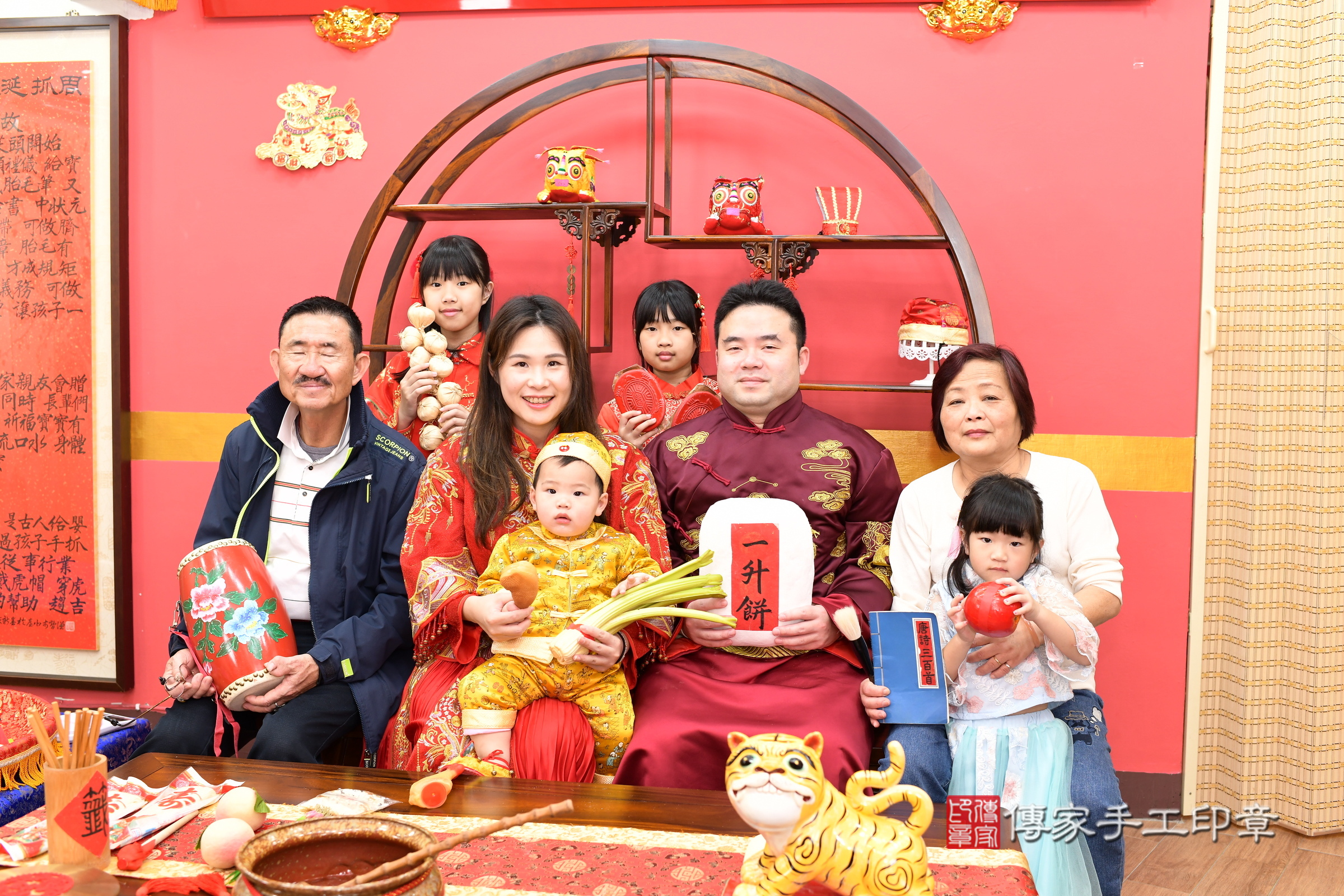 新北市永和區小騰寶寶抓周推薦:傳家新北店抓周度脺中國風會場,嬰兒古禮抓周流程儀式吉祥話、抓周道具物品24種、拍照。抓周證書。2025.3.9,照片14 新北市永和區小騰寶寶抓周推薦:傳家新北店抓周度脺中國風會場,嬰兒古禮抓周流程儀式吉祥話、抓周道具物品24種、拍照。抓周證書。2025.3.9,照片14