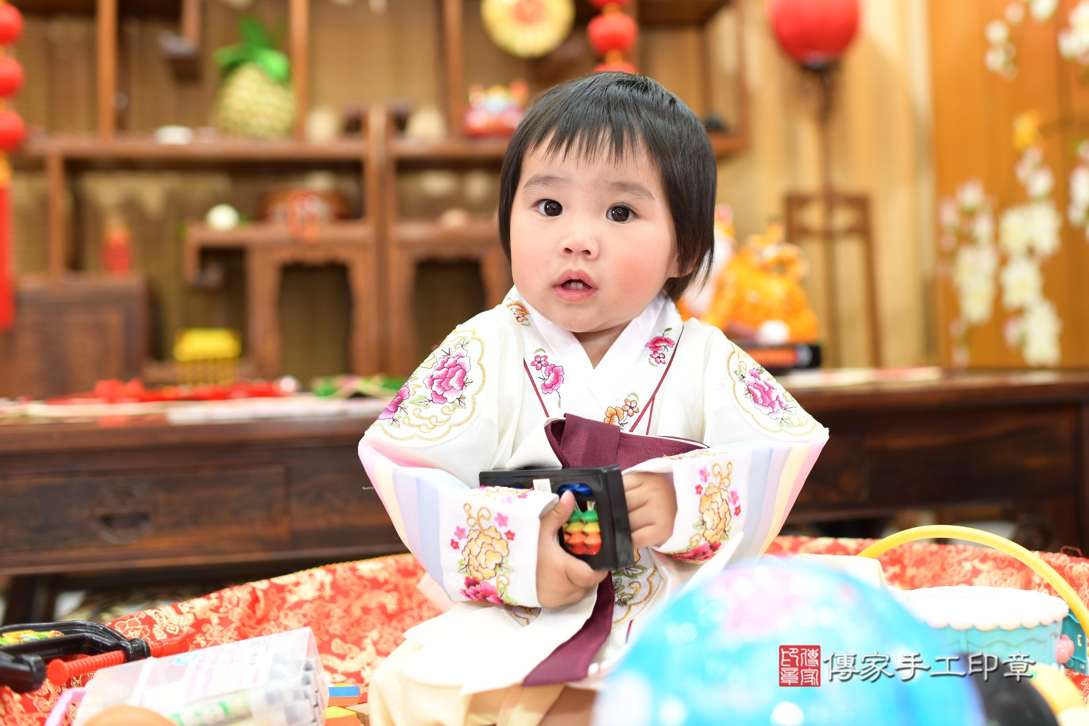 傳家手工印章台南店、抓周、度脺、中國風會場、傳家嬰兒古禮、吉祥話、抓周道具物品24種、拍照。抓周證書。寶寶抓周、滿周歲、生日快樂、祝福 傳家手工印章台南店、抓周、度脺、中國風會場、傳家嬰兒古禮、吉祥話、抓周道具物品24種、拍照。抓周證書。寶寶抓周、滿周歲、生日快樂、祝福