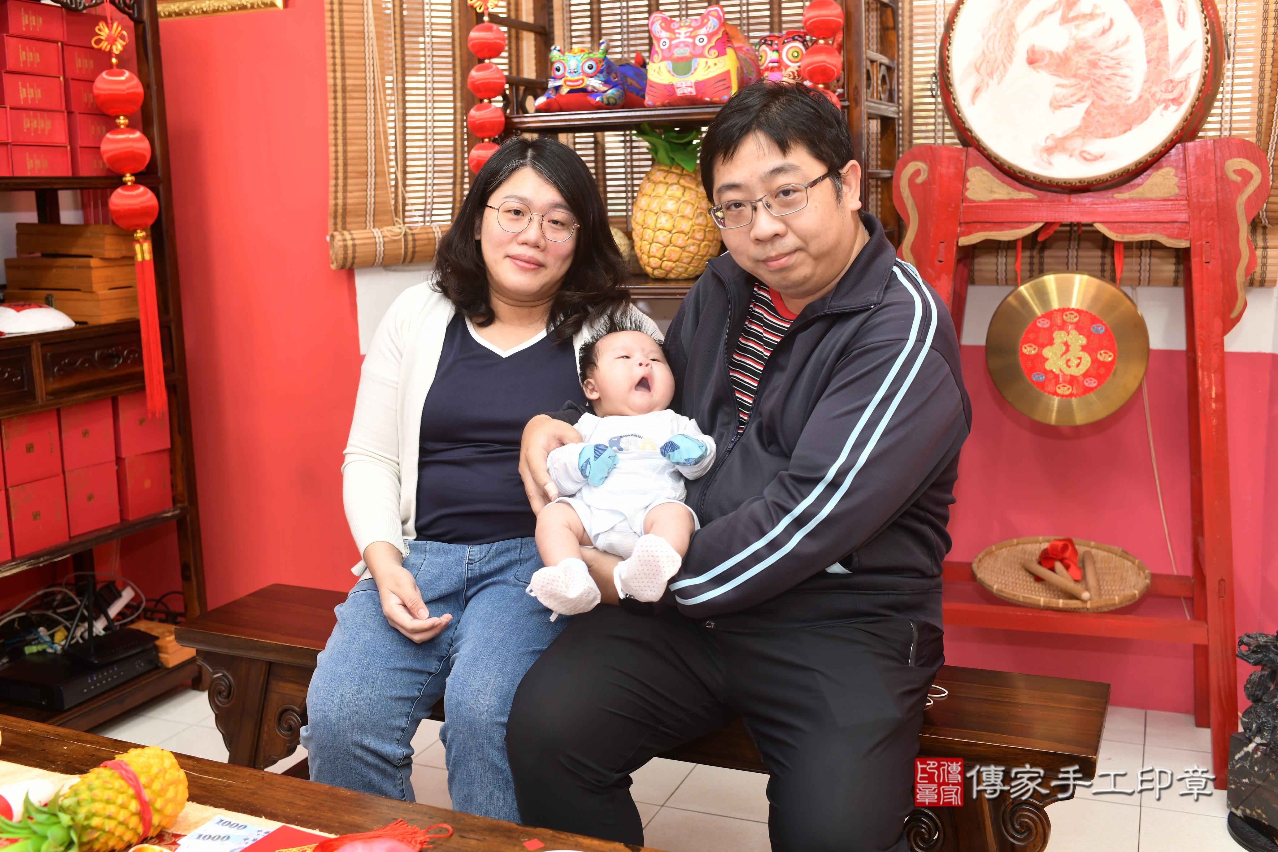 傳家手工印章高雄店、抓周、度脺、中國風會場、傳家嬰兒古禮、吉祥話、抓周道具物品24種、拍照。抓周證書。寶寶抓周、滿周歲、生日快樂、祝福