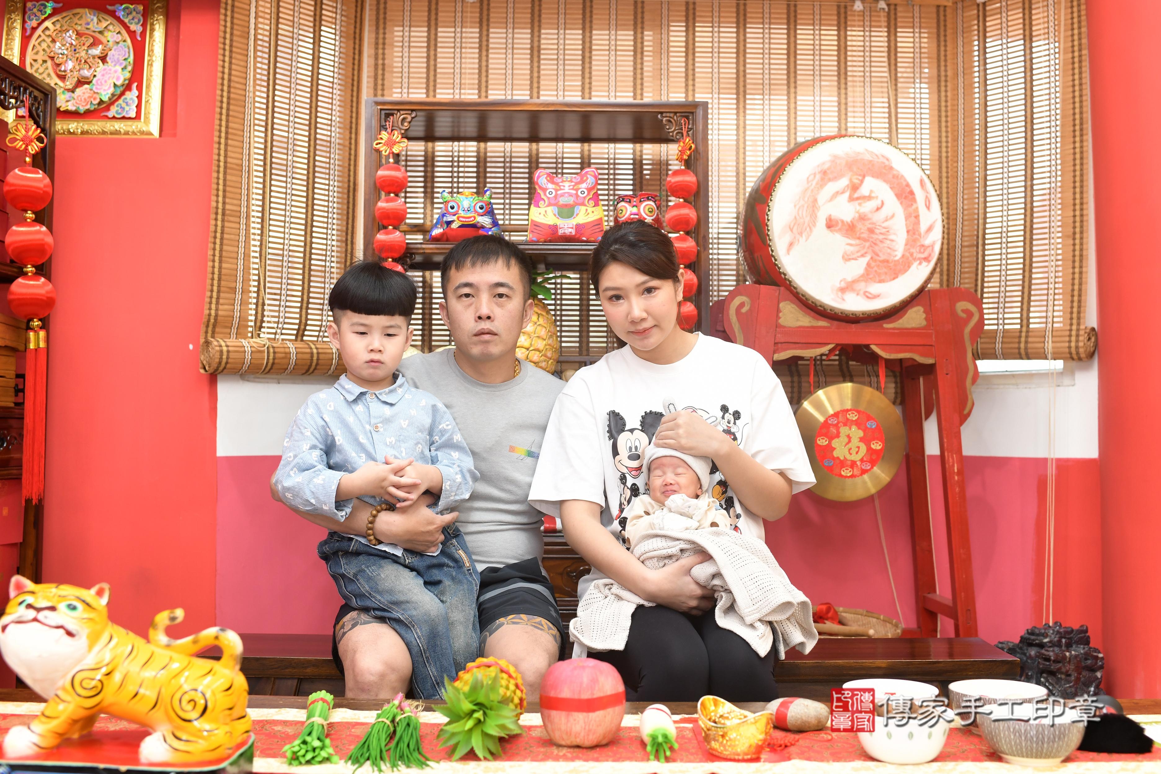 傳家手工印章高雄店、抓周、度脺、中國風會場、傳家嬰兒古禮、吉祥話、抓周道具物品24種、拍照。抓周證書。寶寶抓周、滿周歲、生日快樂、祝福