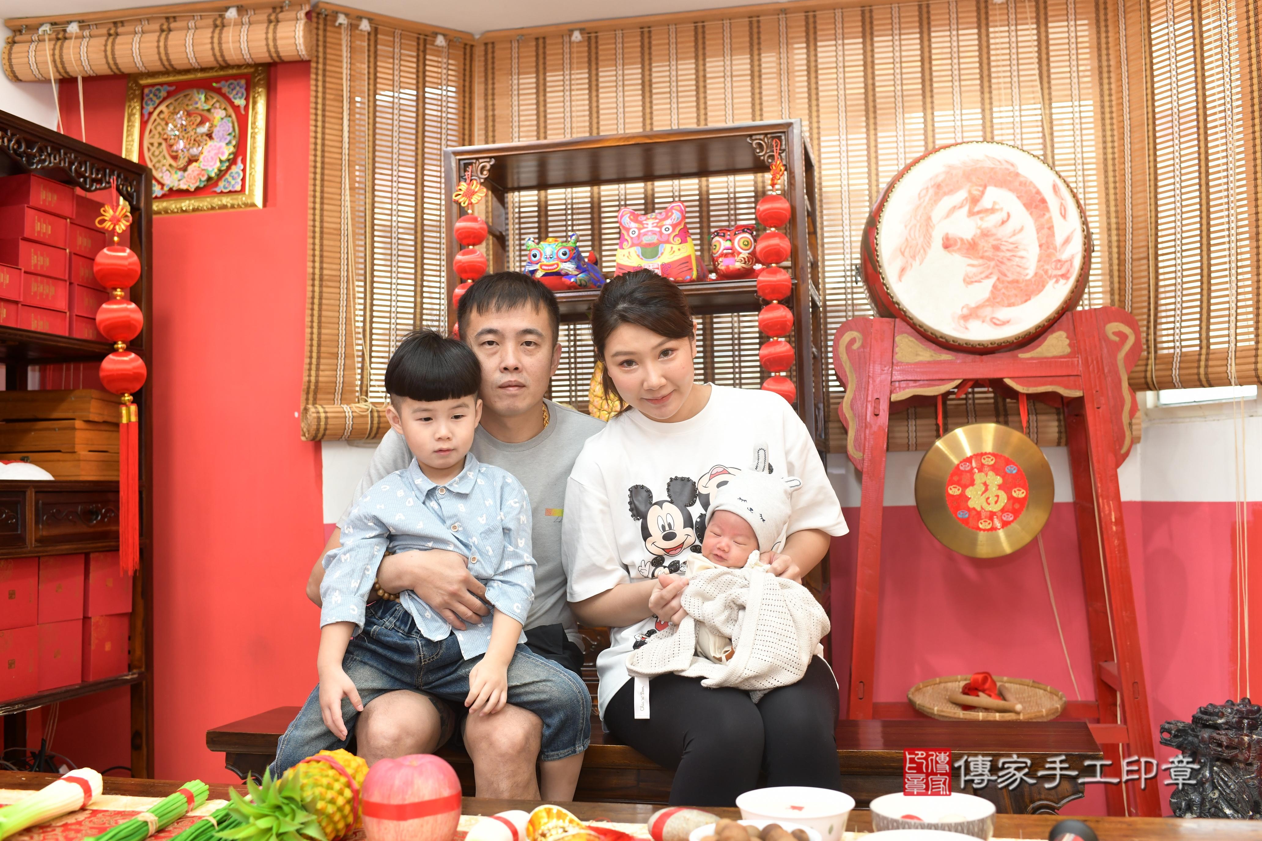 傳家手工印章高雄店、抓周、度脺、中國風會場、傳家嬰兒古禮、吉祥話、抓周道具物品24種、拍照。抓周證書。寶寶抓周、滿周歲、生日快樂、祝福