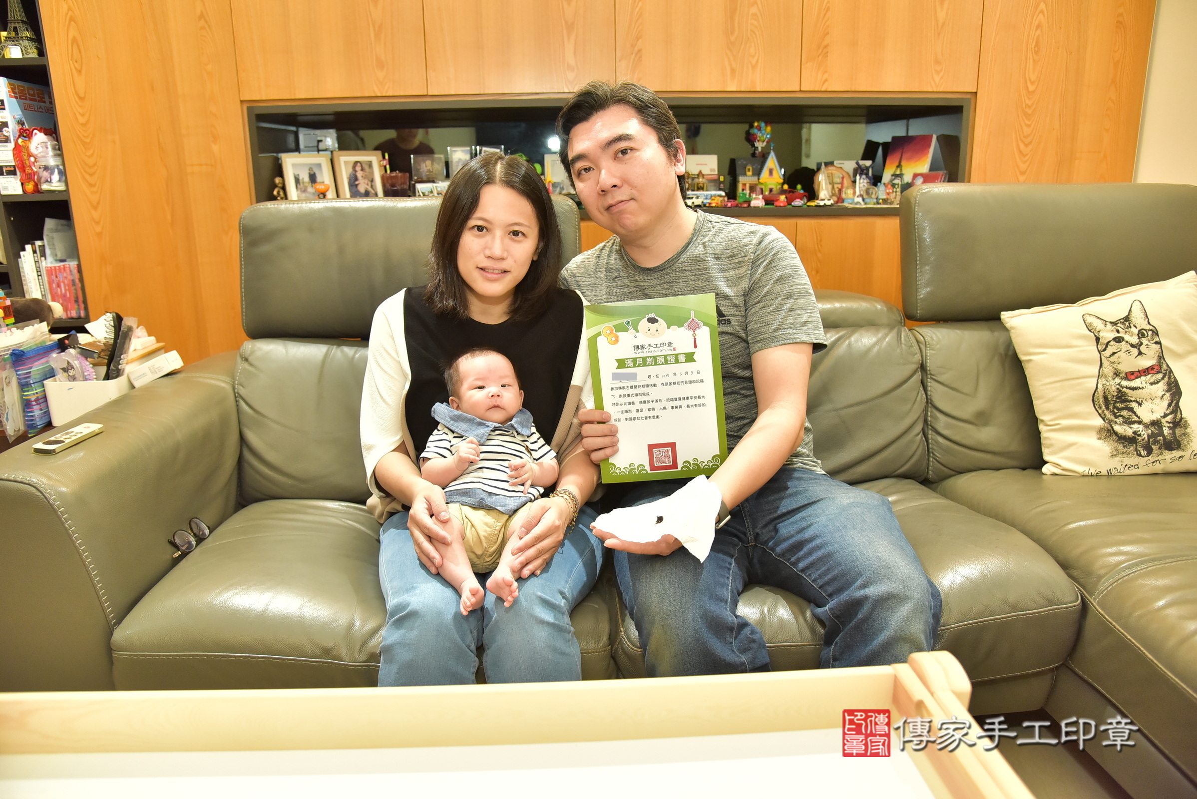 翰翰寶寶(台北市中正區到府嬰兒翰翰寶寶滿月剃頭理髮、到府嬰兒剃胎毛儀式吉祥話)。到府剃頭剃胎毛主持、專業拍照、證書。★購買「臍帶章、肚臍章、胎毛筆刷印章」贈送：剃頭、收涎、抓周，三選一。2025.3.3，照片14