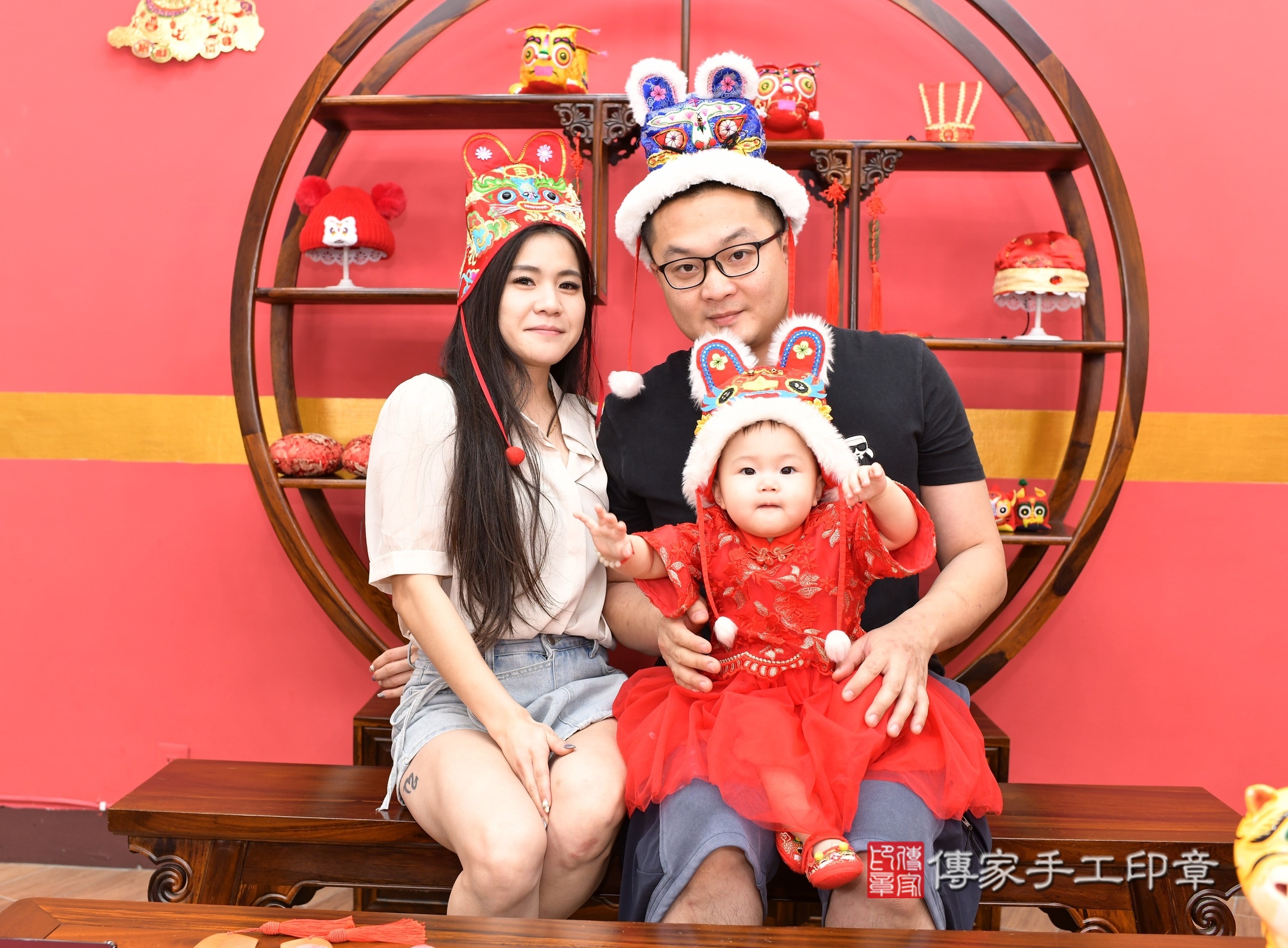 新北市永和區禎禎寶寶抓周推薦：傳家新北店抓周度脺中國風會場，嬰兒古禮抓周流程儀式吉祥話、抓周道具物品24種、拍照。抓周證書。2025.3.1，照片1