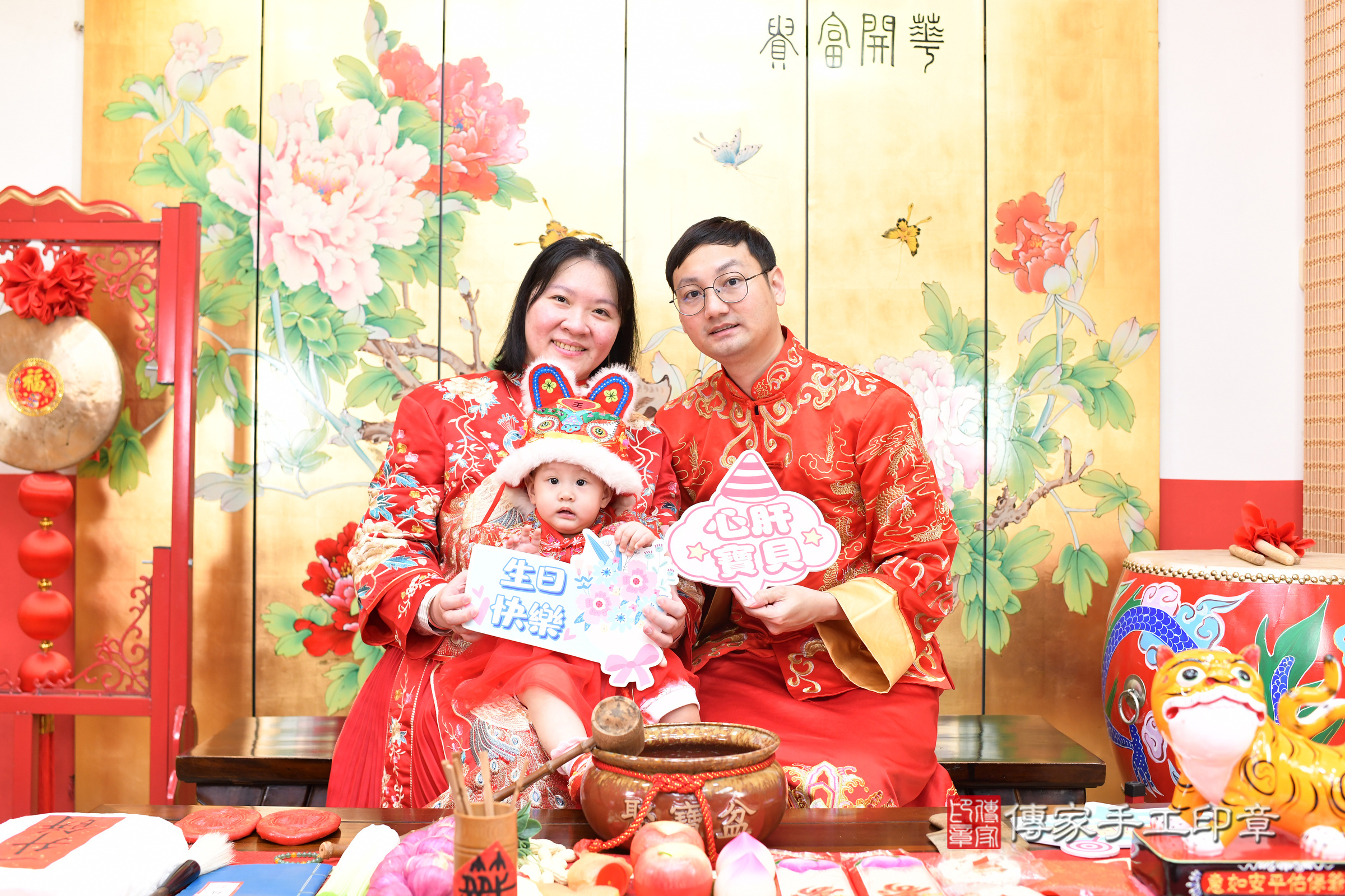 台北市大同區菲菲寶寶抓周推薦：傳家台北店抓周度脺中國風會場，嬰兒古禮抓周流程儀式吉祥話、抓周道具物品24種、拍照。抓周證書。2025.3.1，照片1