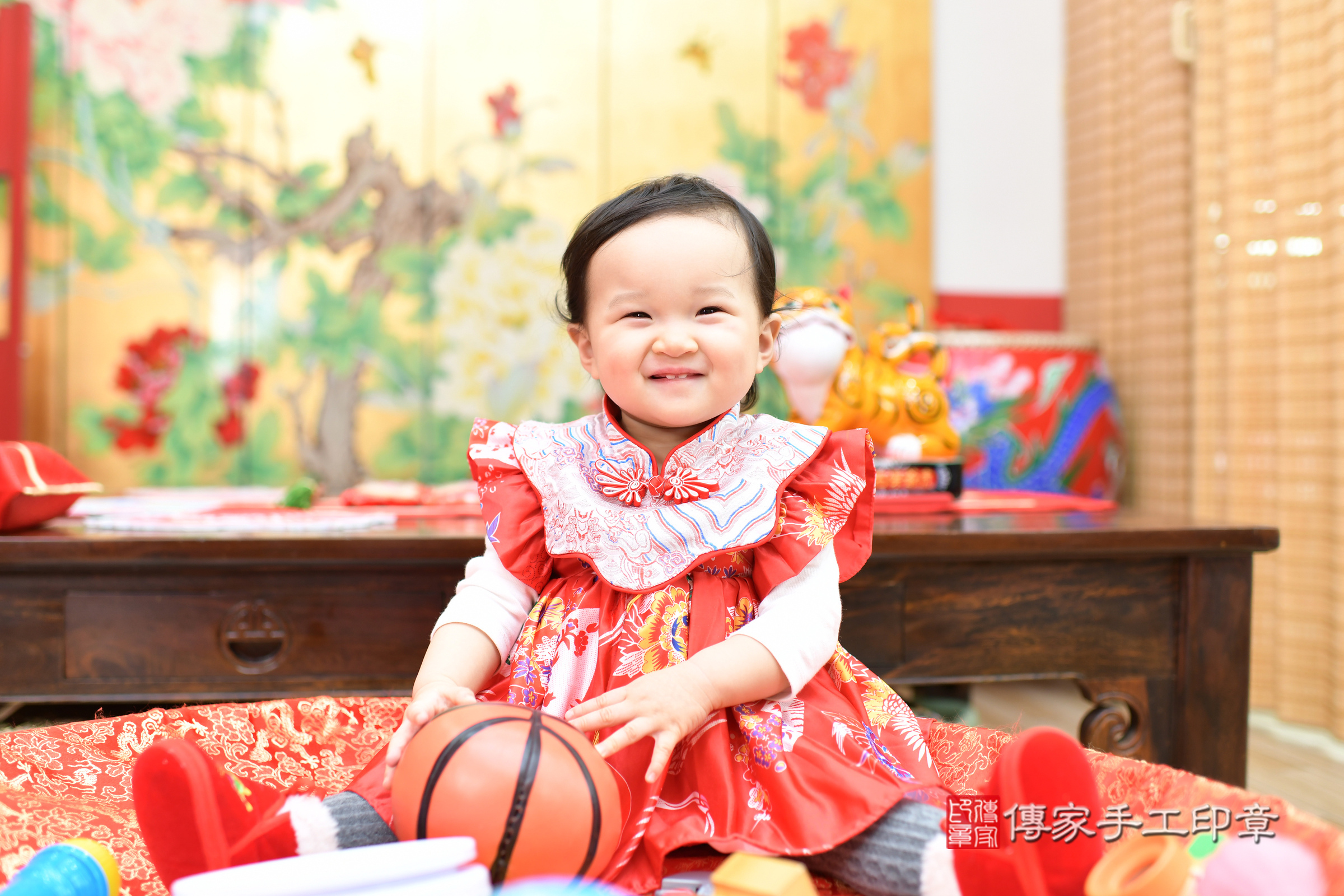 台北市大同區潼潼寶寶抓周推薦：傳家台北店抓周度脺中國風會場，嬰兒古禮抓周流程儀式吉祥話、抓周道具物品24種、拍照。抓周證書。2025.3.7，照片1