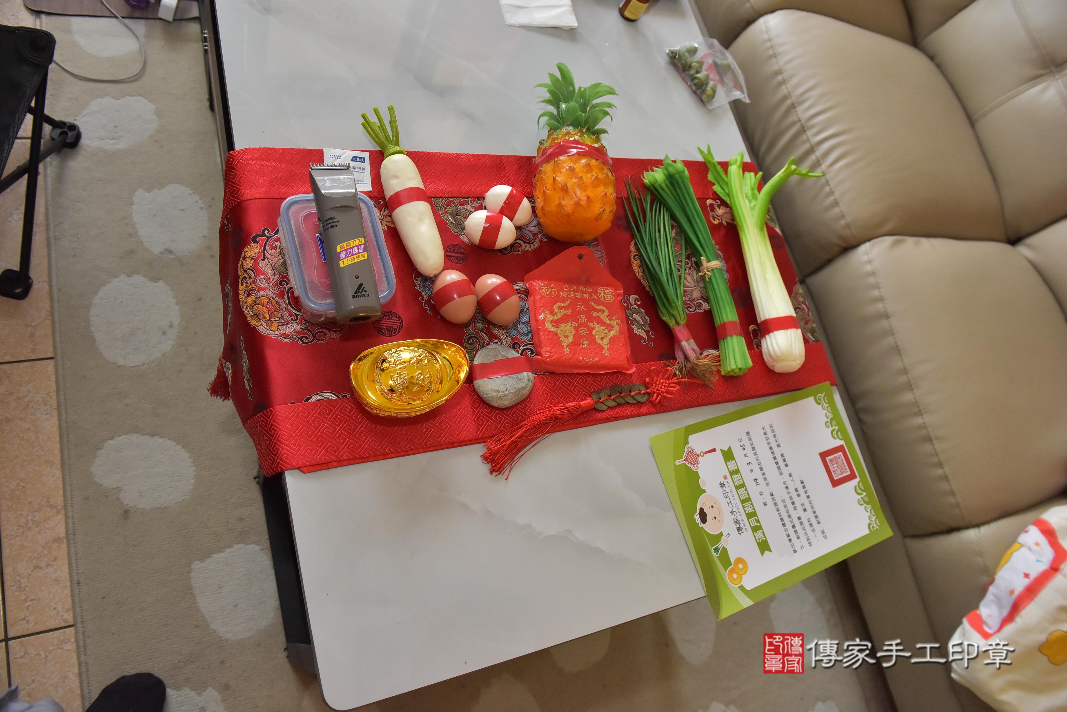 傳家手工印章高雄店、抓周、度脺、中國風會場、傳家嬰兒古禮、吉祥話、抓周道具物品24種、拍照。抓周證書。寶寶抓周、滿周歲、生日快樂、祝福