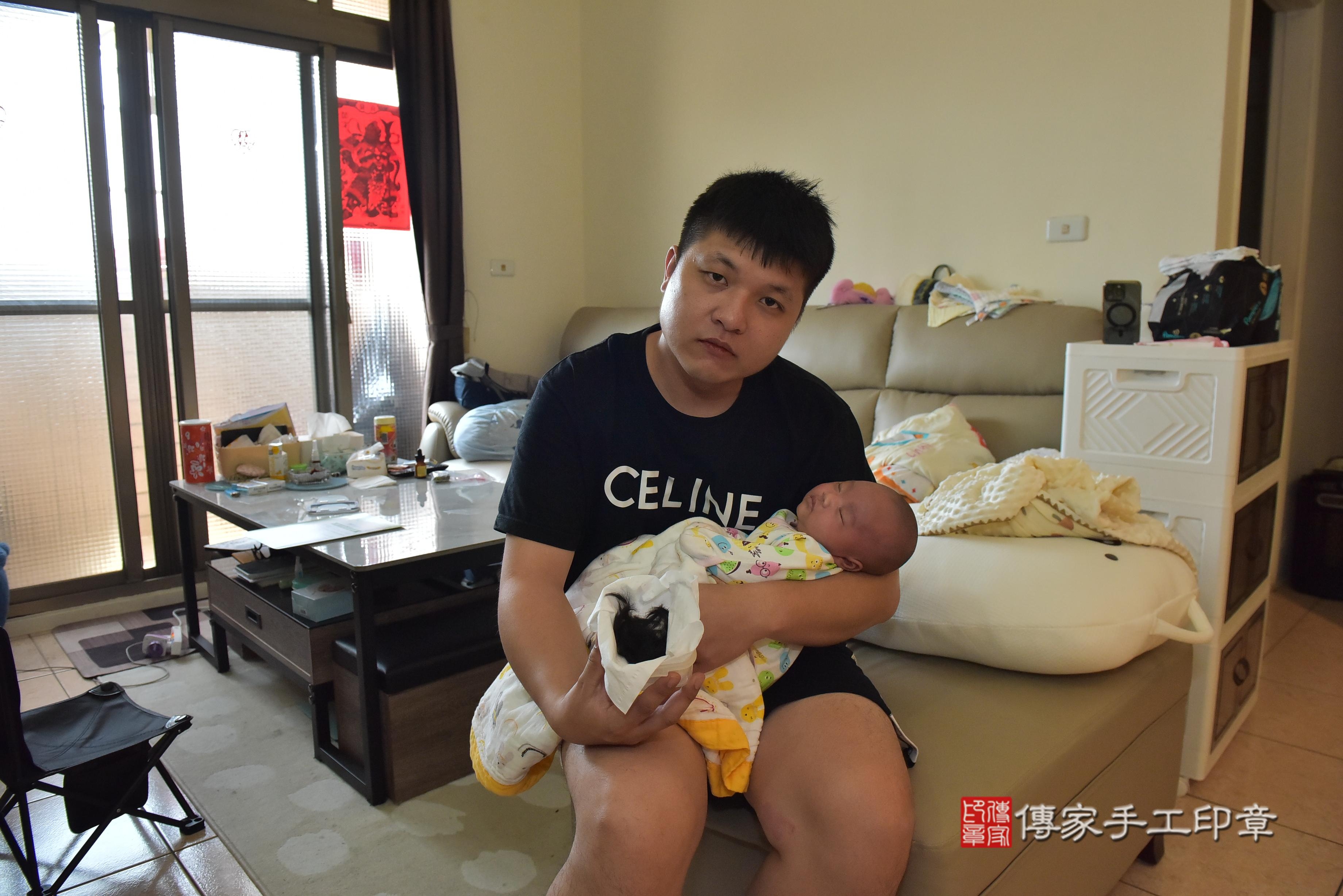 傳家手工印章高雄店、抓周、度脺、中國風會場、傳家嬰兒古禮、吉祥話、抓周道具物品24種、拍照。抓周證書。寶寶抓周、滿周歲、生日快樂、祝福