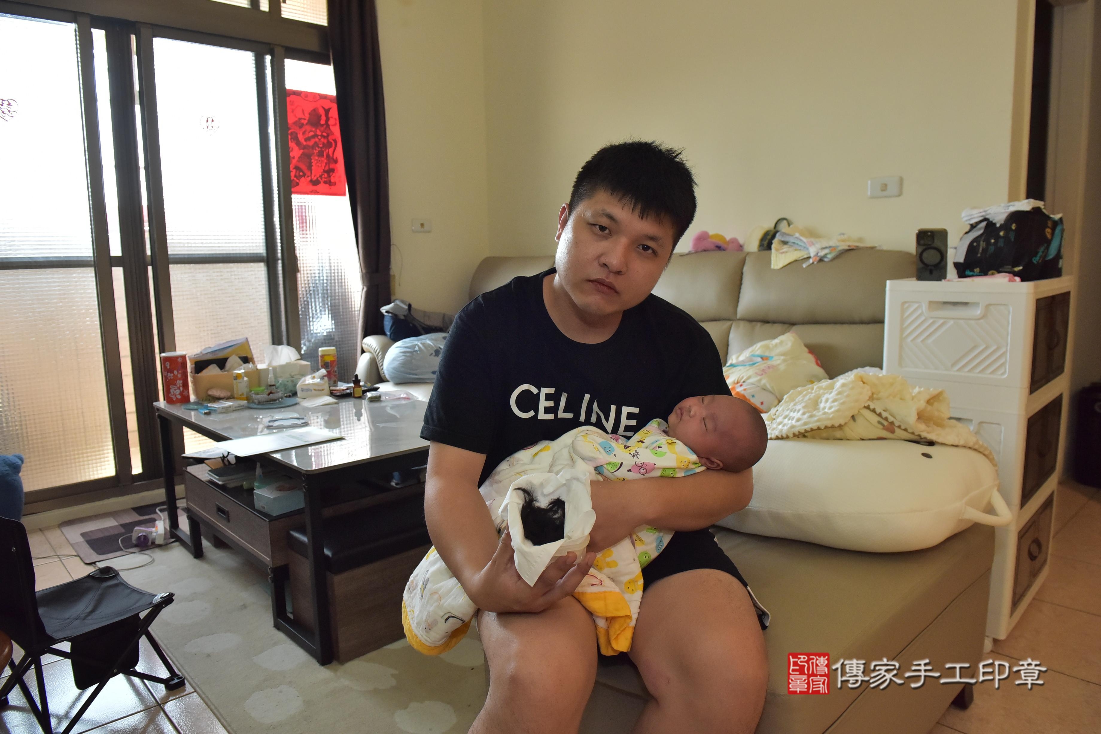 傳家手工印章高雄店、抓周、度脺、中國風會場、傳家嬰兒古禮、吉祥話、抓周道具物品24種、拍照。抓周證書。寶寶抓周、滿周歲、生日快樂、祝福