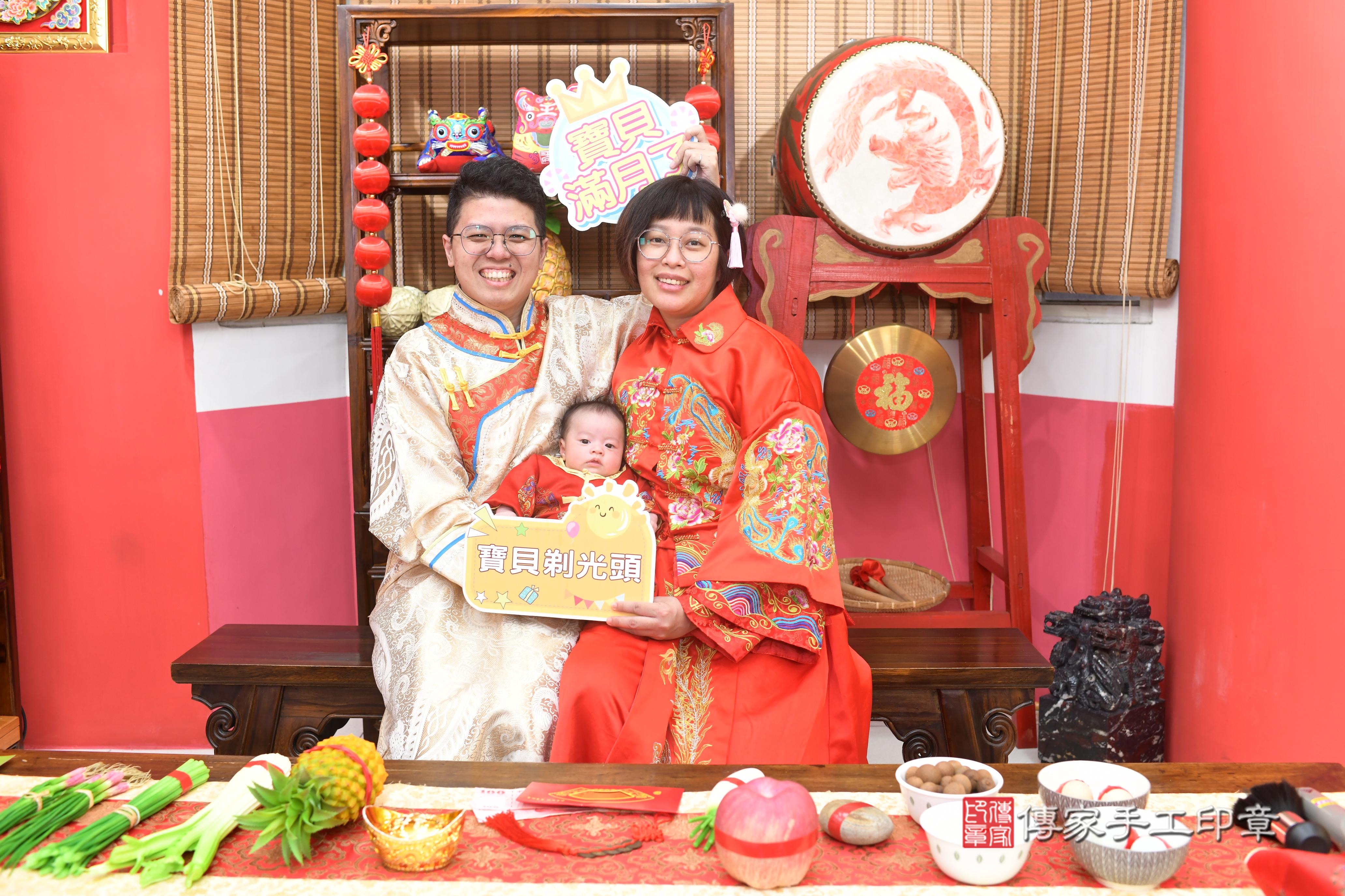 傳家手工印章高雄店、抓周、度脺、中國風會場、傳家嬰兒古禮、吉祥話、抓周道具物品24種、拍照。抓周證書。寶寶抓周、滿周歲、生日快樂、祝福
