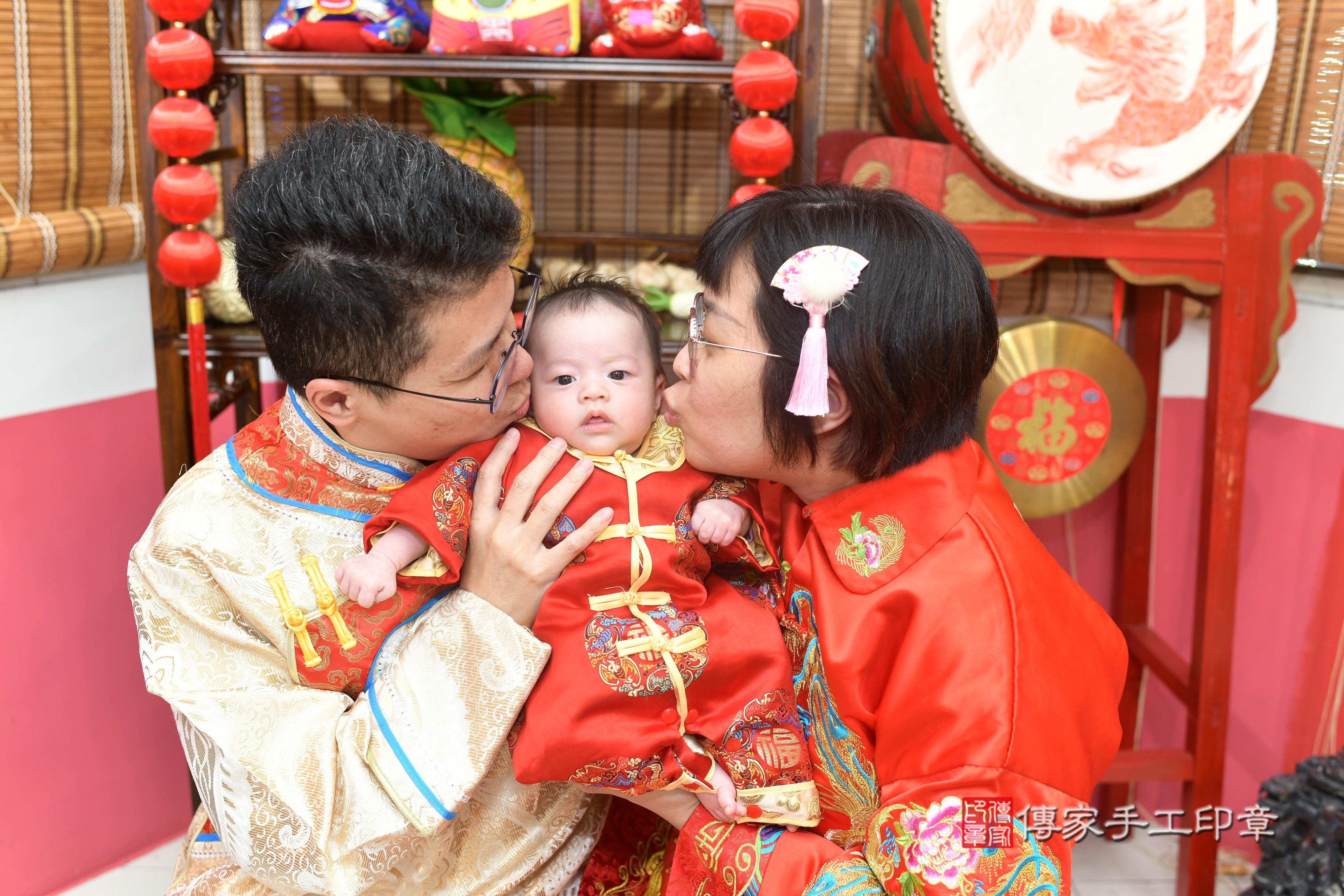 傳家手工印章高雄店、抓周、度脺、中國風會場、傳家嬰兒古禮、吉祥話、抓周道具物品24種、拍照。抓周證書。寶寶抓周、滿周歲、生日快樂、祝福