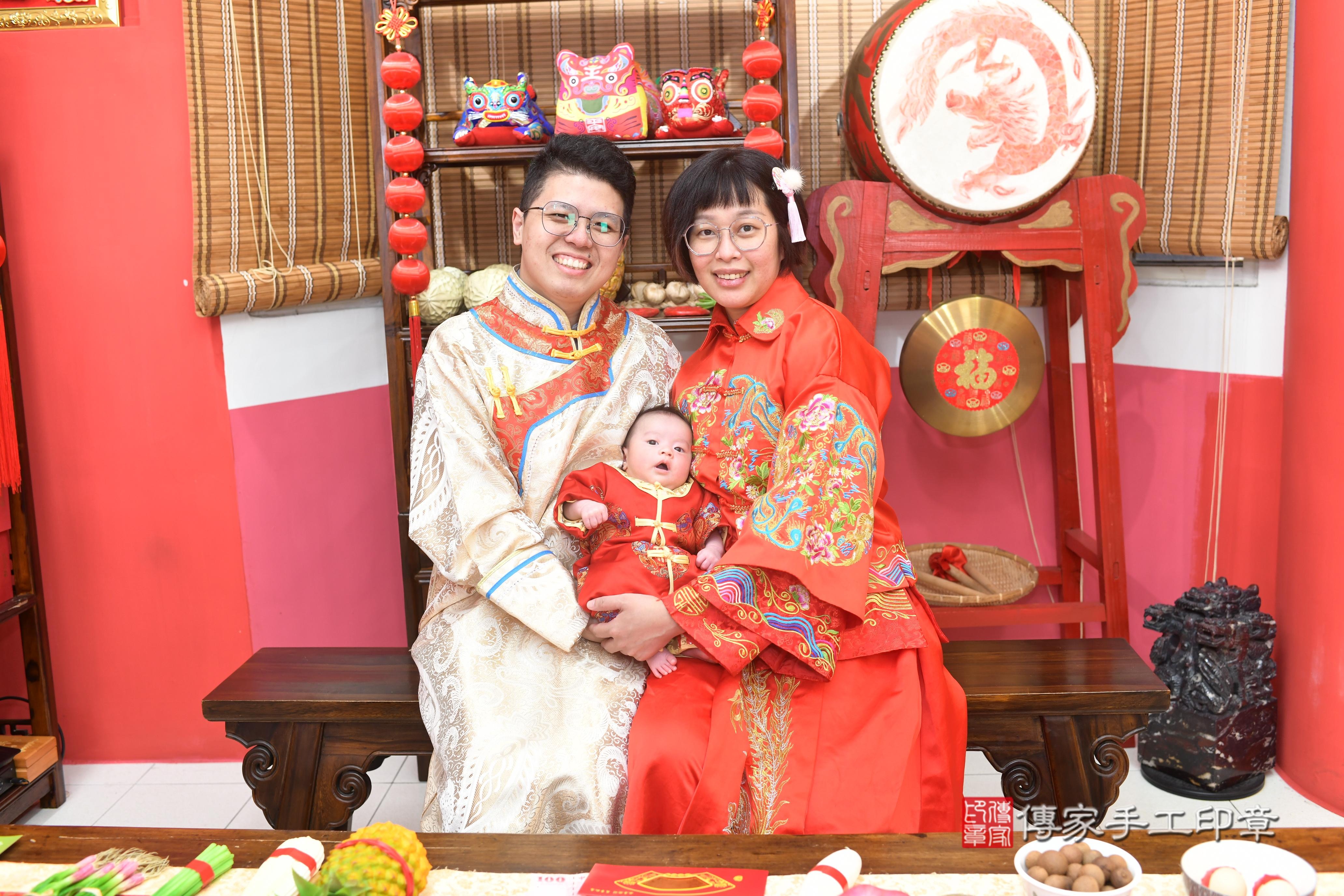 傳家手工印章高雄店、抓周、度脺、中國風會場、傳家嬰兒古禮、吉祥話、抓周道具物品24種、拍照。抓周證書。寶寶抓周、滿周歲、生日快樂、祝福