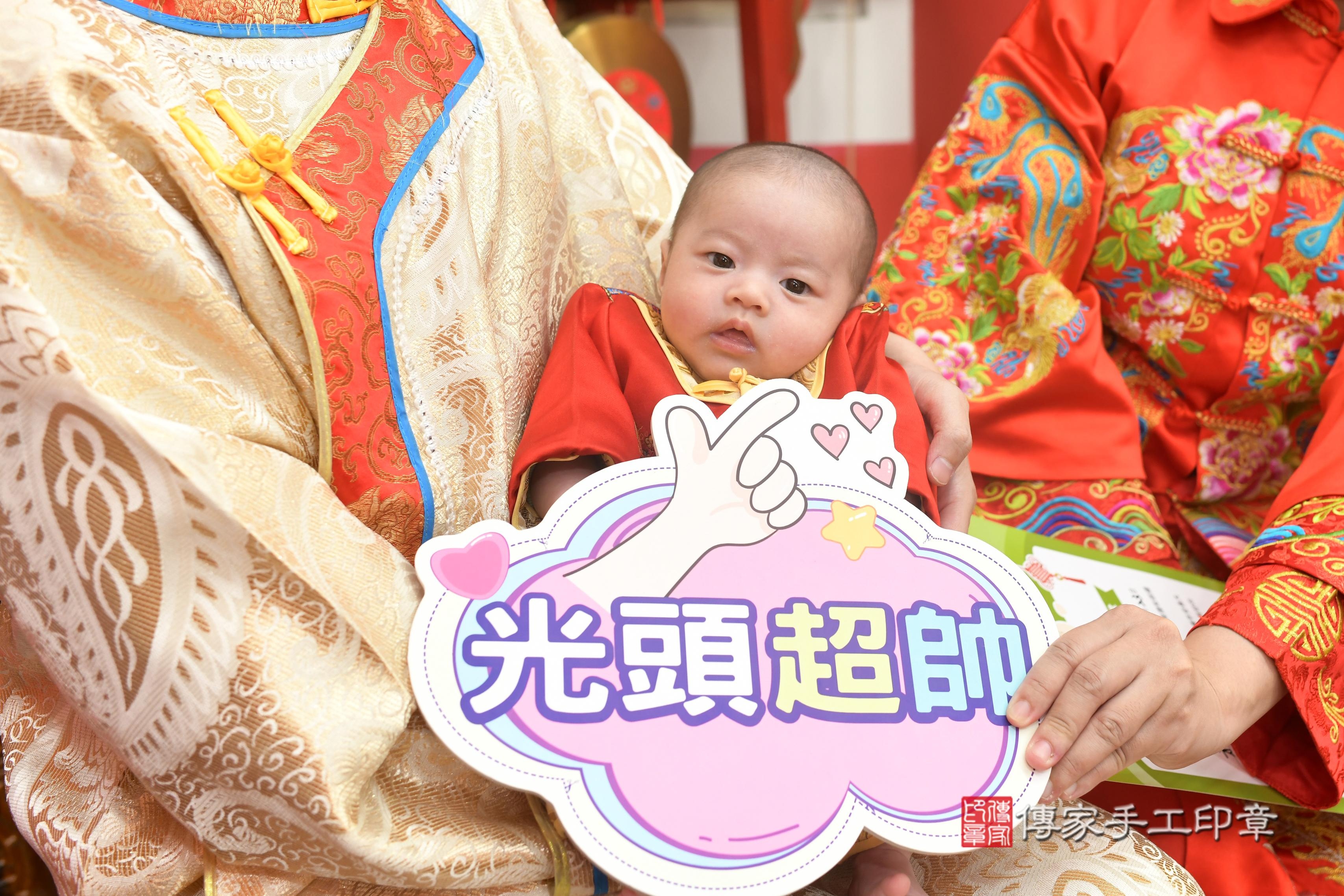 傳家手工印章高雄店、抓周、度脺、中國風會場、傳家嬰兒古禮、吉祥話、抓周道具物品24種、拍照。抓周證書。寶寶抓周、滿周歲、生日快樂、祝福