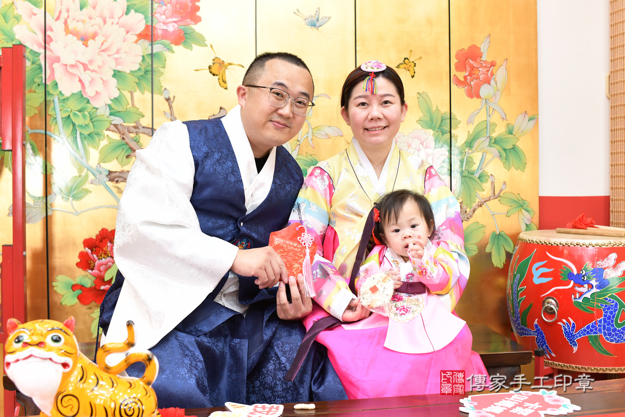 台北市大同區小妤寶寶抓周推薦:傳家台北店抓周度脺中國風會場,嬰兒古禮抓周流程儀式吉祥話、抓周道具物品24種、拍照。抓周證書。2025.3.8,照片17 台北市大同區小妤寶寶抓周推薦:傳家台北店抓周度脺中國風會場,嬰兒古禮抓周流程儀式吉祥話、抓周道具物品24種、拍照。抓周證書。2025.3.8,照片17