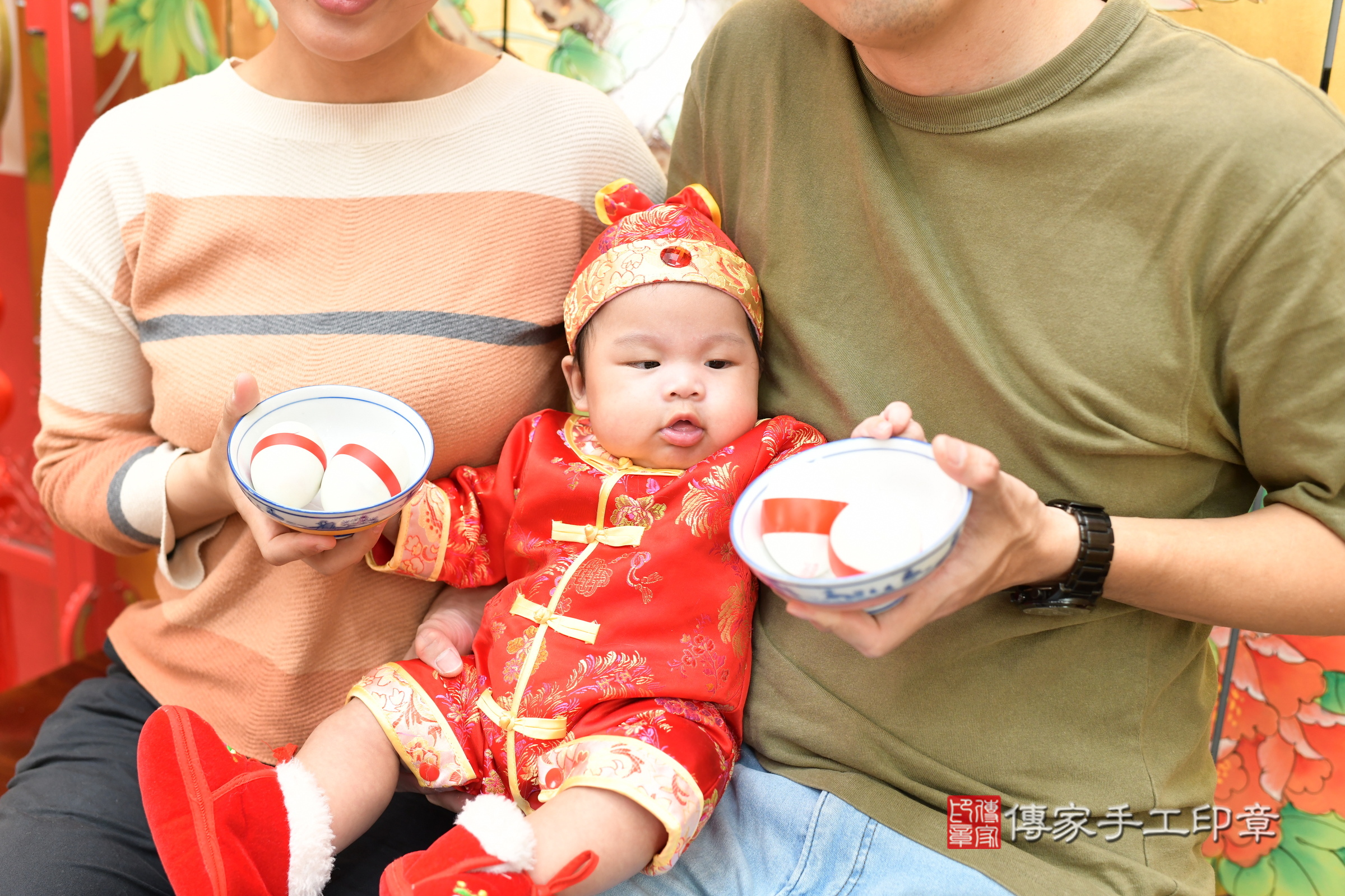小澄寶寶(台北市大同區嬰兒寶寶滿月剃頭理髮、嬰兒剃胎毛儀式吉祥話)。中國風會場，爸媽寶貝穿「日中韓」古裝禮服。專業拍照、證書。★購買「臍帶章、肚臍章、胎毛筆刷印章」贈送：剃頭、收涎、抓周，三選一。2025.3.15，照片10