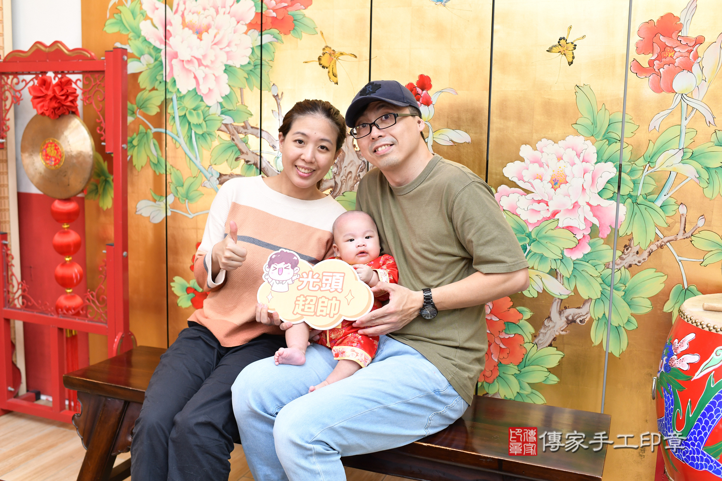 小澄寶寶(台北市大同區嬰兒寶寶滿月剃頭理髮、嬰兒剃胎毛儀式吉祥話)。中國風會場，爸媽寶貝穿「日中韓」古裝禮服。專業拍照、證書。★購買「臍帶章、肚臍章、胎毛筆刷印章」贈送：剃頭、收涎、抓周，三選一。2025.3.15，照片20