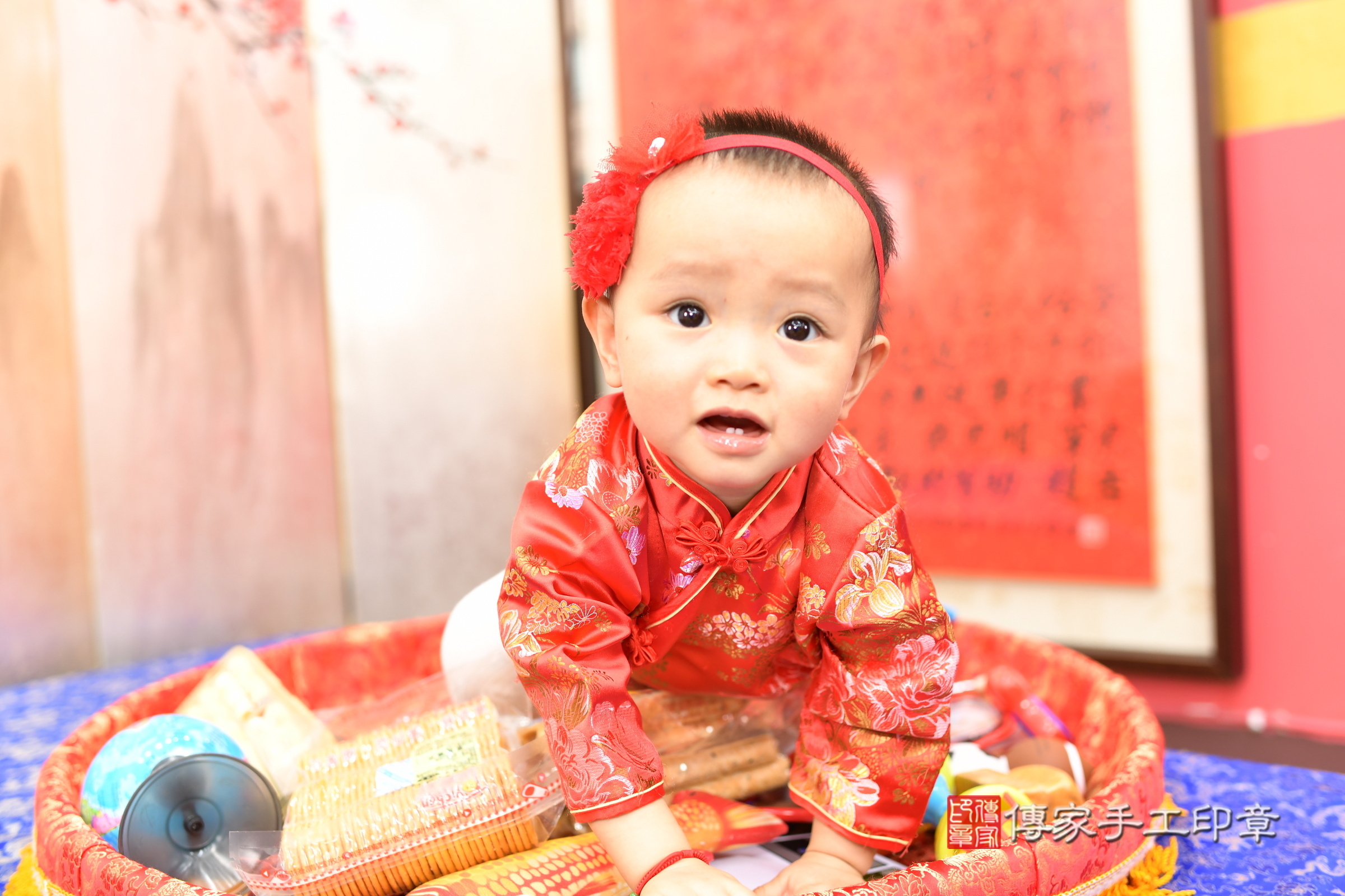 新北市永和區霏霏寶寶抓周推薦：傳家新北店抓周度脺中國風會場，嬰兒古禮抓周流程儀式吉祥話、抓周道具物品24種、拍照。抓周證書。2025.3.11，照片8