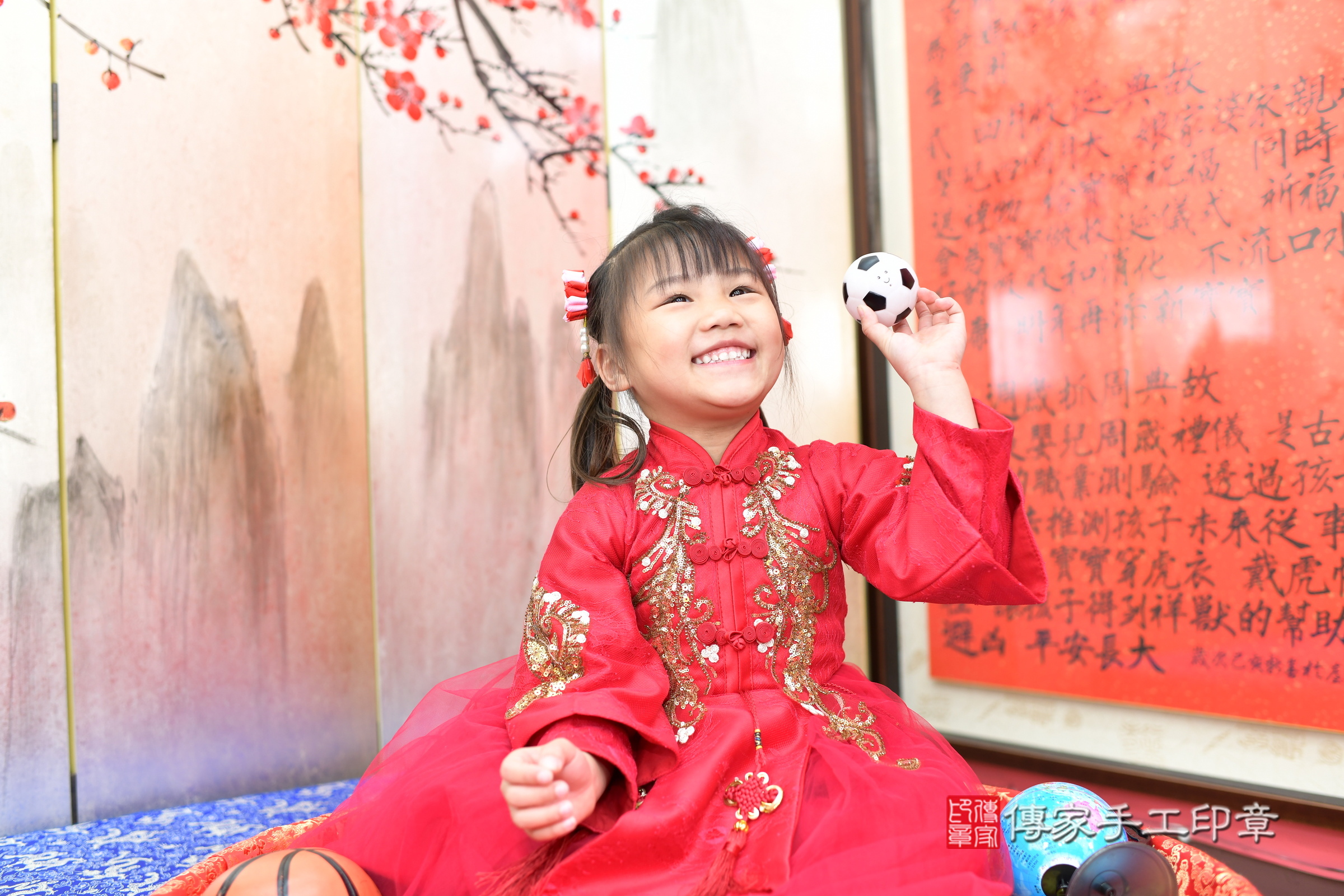 新北市永和區伊伊寶寶抓周推薦:傳家新北店抓周度脺中國風會場,嬰兒古禮抓周流程儀式吉祥話、抓周道具物品24種、拍照。抓周證書。2025.3.18,照片9 新北市永和區伊伊寶寶抓周推薦:傳家新北店抓周度脺中國風會場,嬰兒古禮抓周流程儀式吉祥話、抓周道具物品24種、拍照。抓周證書。2025.3.18,照片9