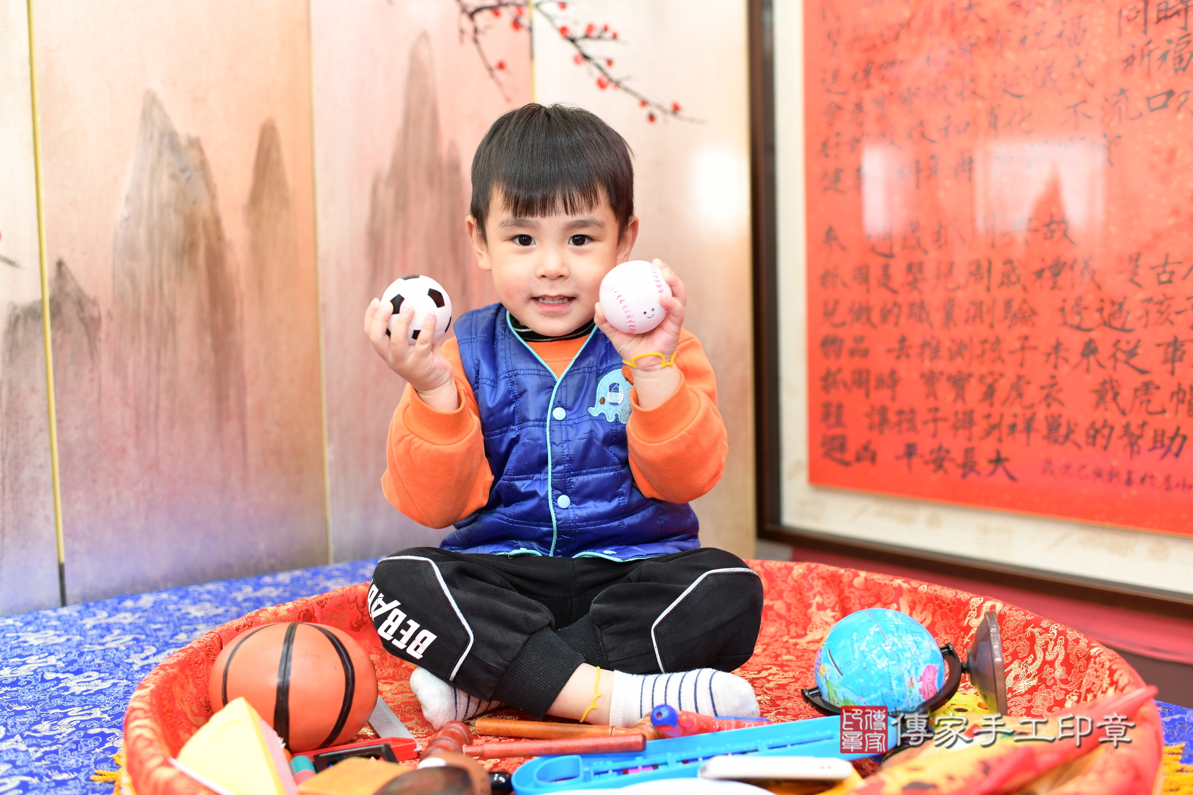 新北市永和區伊伊寶寶抓周推薦:傳家新北店抓周度脺中國風會場,嬰兒古禮抓周流程儀式吉祥話、抓周道具物品24種、拍照。抓周證書。2025.3.18,照片10 新北市永和區伊伊寶寶抓周推薦:傳家新北店抓周度脺中國風會場,嬰兒古禮抓周流程儀式吉祥話、抓周道具物品24種、拍照。抓周證書。2025.3.18,照片10