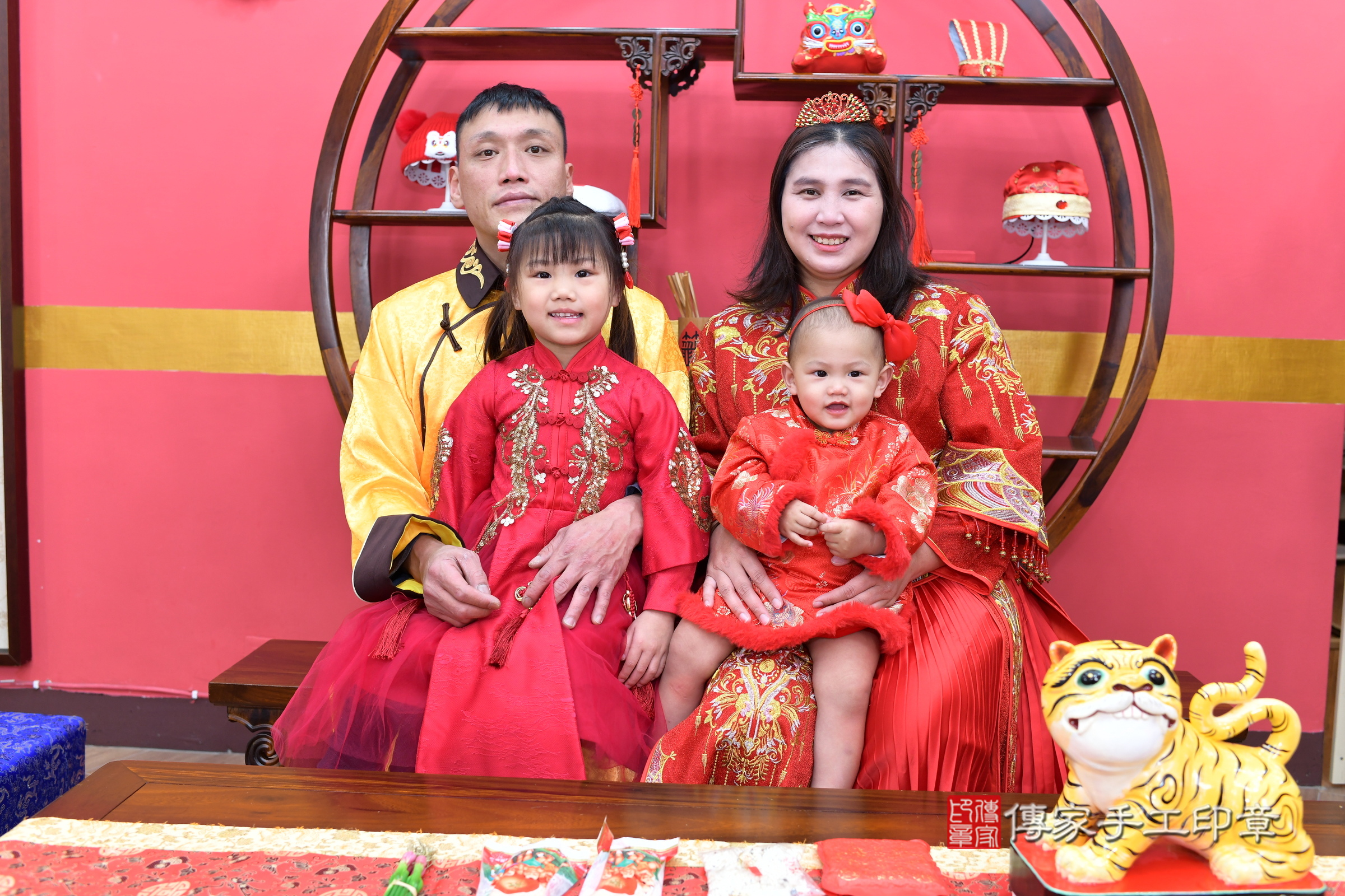 新北市永和區伊伊寶寶抓周推薦:傳家新北店抓周度脺中國風會場,嬰兒古禮抓周流程儀式吉祥話、抓周道具物品24種、拍照。抓周證書。2025.3.18,照片2 新北市永和區伊伊寶寶抓周推薦:傳家新北店抓周度脺中國風會場,嬰兒古禮抓周流程儀式吉祥話、抓周道具物品24種、拍照。抓周證書。2025.3.18,照片2