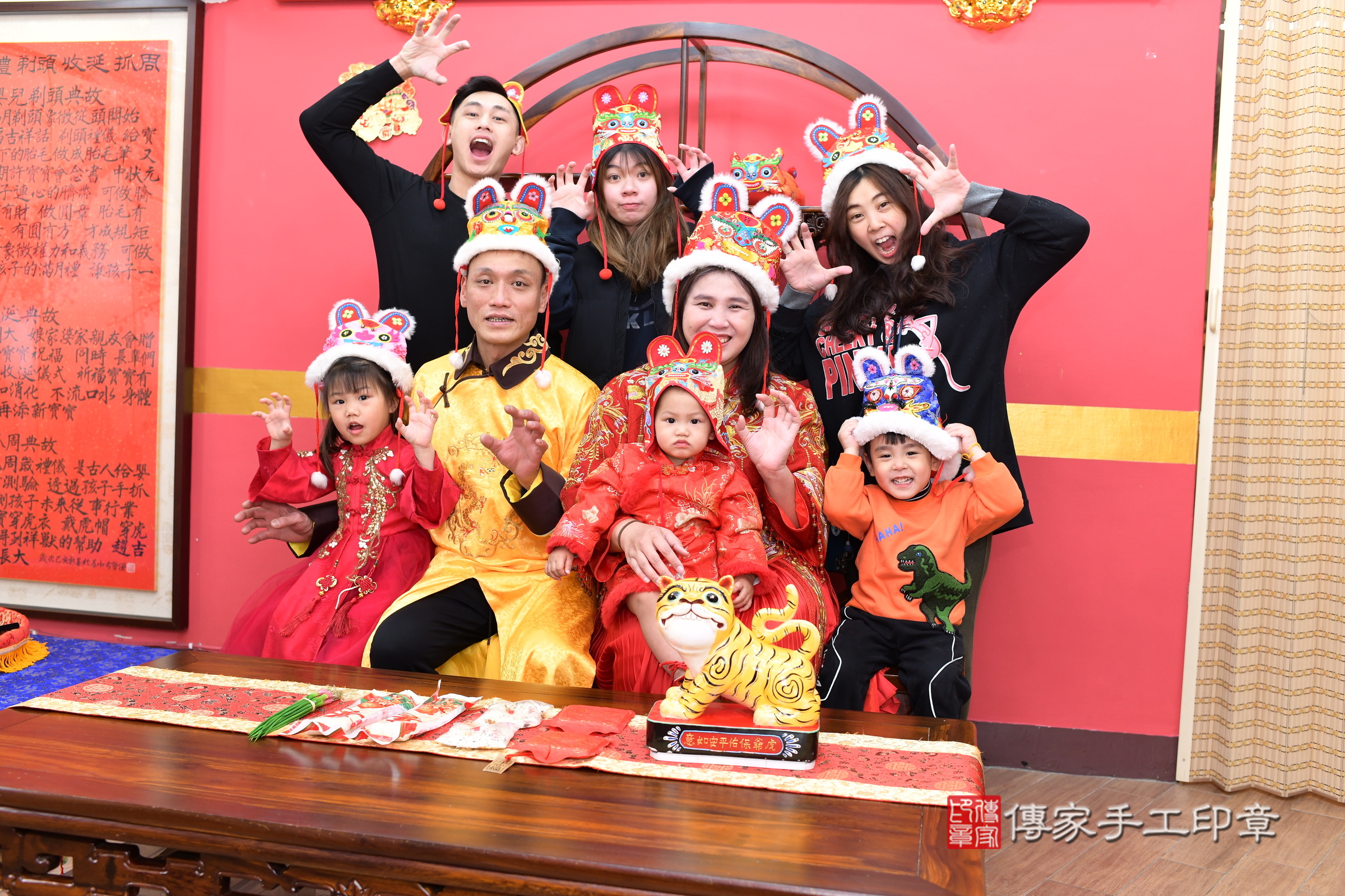 新北市永和區伊伊寶寶抓周推薦:傳家新北店抓周度脺中國風會場,嬰兒古禮抓周流程儀式吉祥話、抓周道具物品24種、拍照。抓周證書。2025.3.18,照片13 新北市永和區伊伊寶寶抓周推薦:傳家新北店抓周度脺中國風會場,嬰兒古禮抓周流程儀式吉祥話、抓周道具物品24種、拍照。抓周證書。2025.3.18,照片13