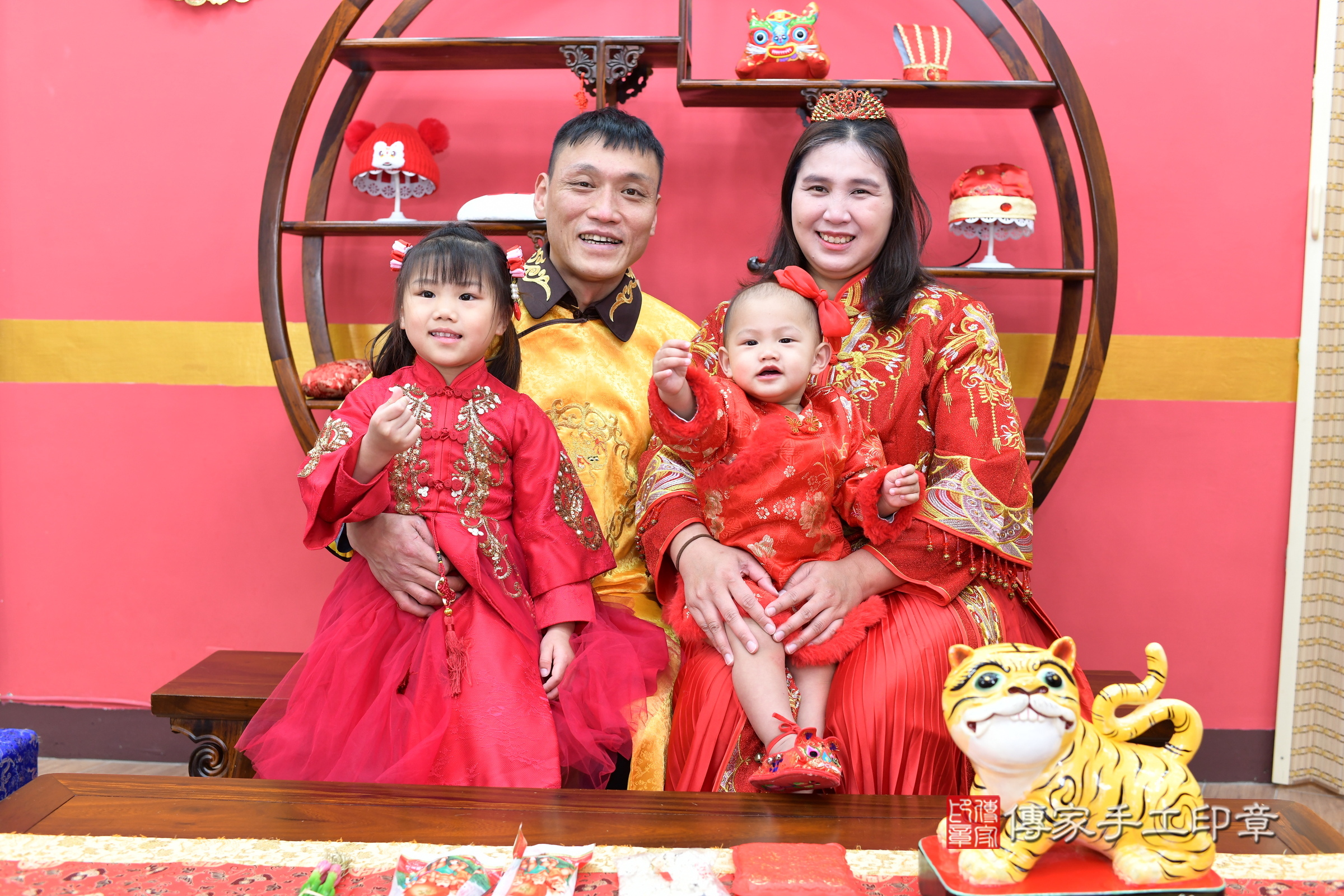 新北市永和區伊伊寶寶抓周推薦:傳家新北店抓周度脺中國風會場,嬰兒古禮抓周流程儀式吉祥話、抓周道具物品24種、拍照。抓周證書。2025.3.18,照片3 新北市永和區伊伊寶寶抓周推薦:傳家新北店抓周度脺中國風會場,嬰兒古禮抓周流程儀式吉祥話、抓周道具物品24種、拍照。抓周證書。2025.3.18,照片3