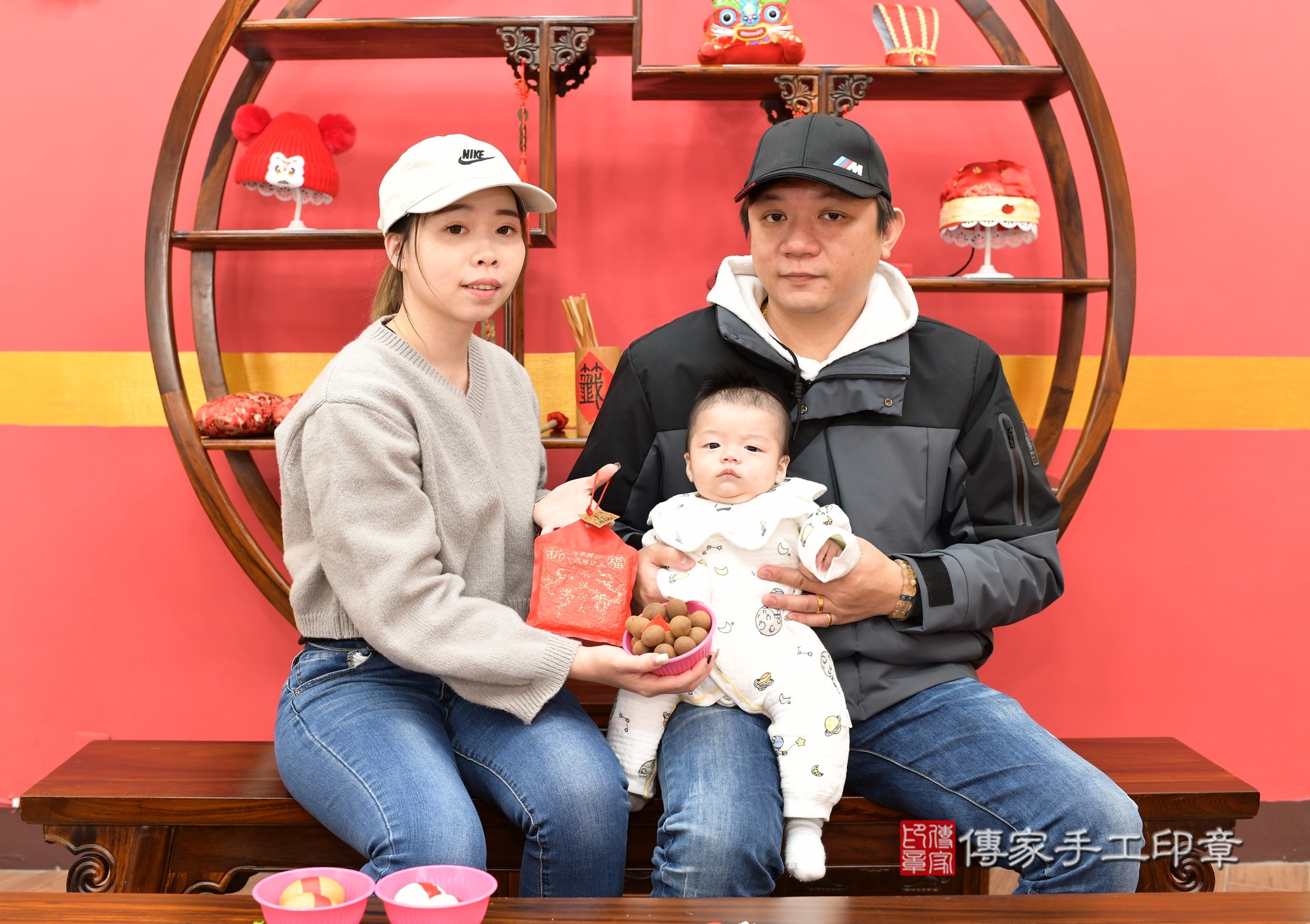 睿睿寶寶(新北市永和區嬰兒寶寶滿月剃頭理髮、嬰兒剃胎毛儀式吉祥話)。中國風會場，爸媽寶貝穿「日中韓」古裝禮服。專業拍照、證書。★購買「臍帶章、肚臍章、胎毛筆刷印章」贈送：剃頭、收涎、抓周，三選一。2025.3.17，照片5