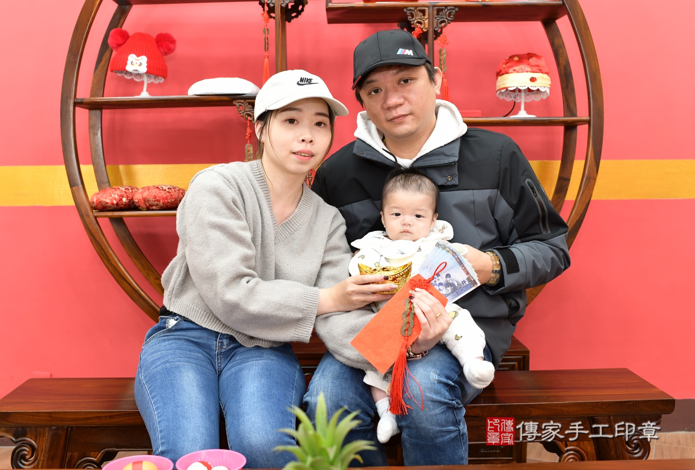 睿睿寶寶(新北市永和區嬰兒寶寶滿月剃頭理髮、嬰兒剃胎毛儀式吉祥話)。中國風會場，爸媽寶貝穿「日中韓」古裝禮服。專業拍照、證書。★購買「臍帶章、肚臍章、胎毛筆刷印章」贈送：剃頭、收涎、抓周，三選一。2025.3.17，照片15