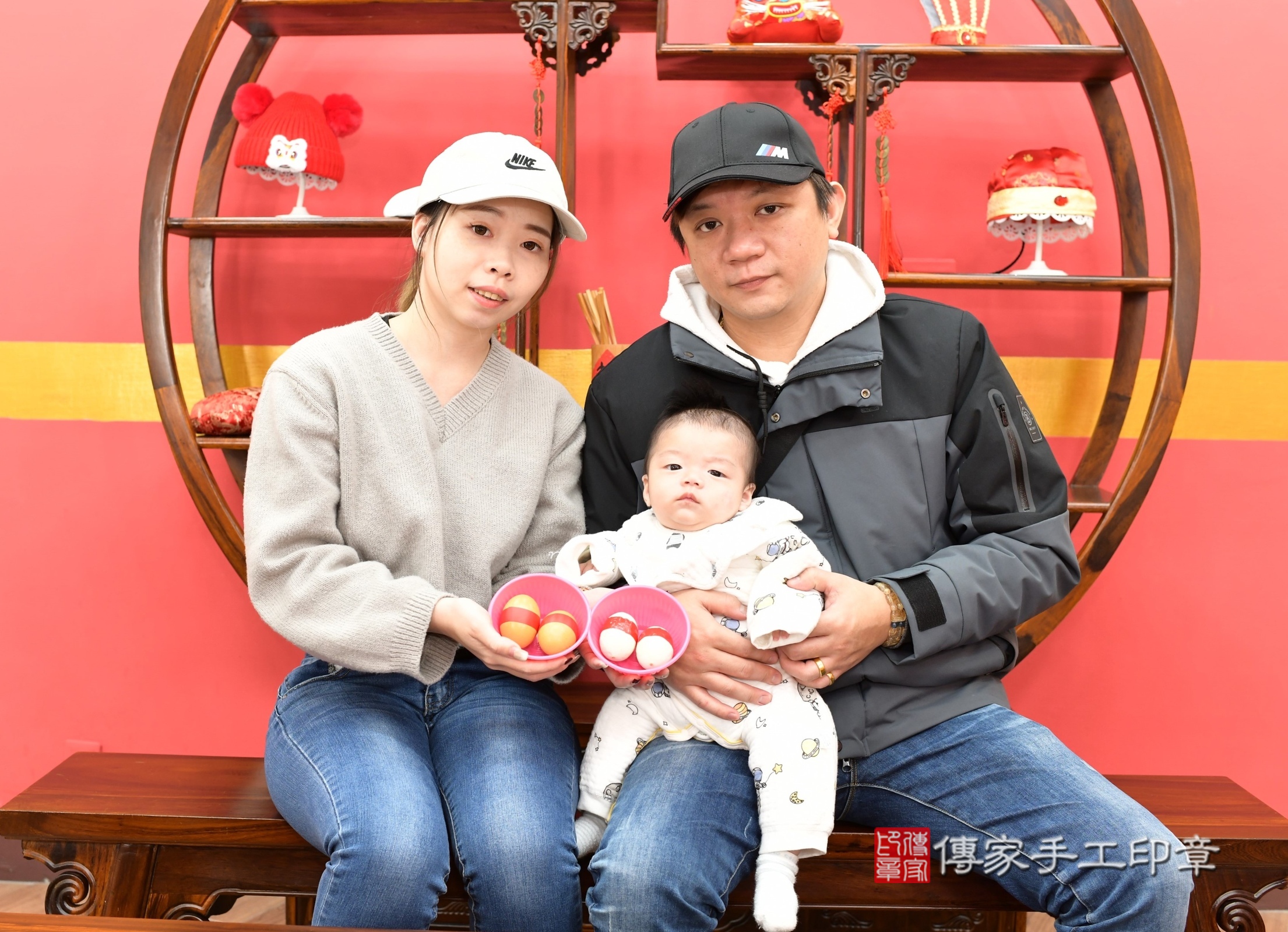 睿睿寶寶(新北市永和區嬰兒寶寶滿月剃頭理髮、嬰兒剃胎毛儀式吉祥話)。中國風會場，爸媽寶貝穿「日中韓」古裝禮服。專業拍照、證書。★購買「臍帶章、肚臍章、胎毛筆刷印章」贈送：剃頭、收涎、抓周，三選一。2025.3.17，照片3