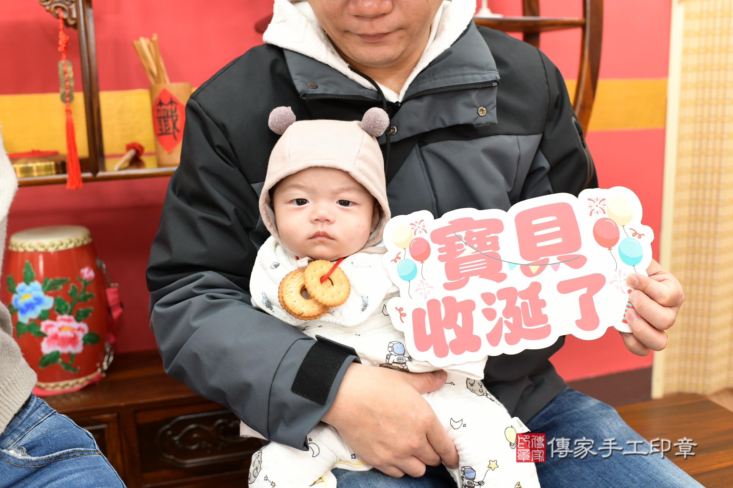 新北市永和區睿睿寶寶收涎推薦：傳家新北店收涎中國風會場，嬰兒古禮收涎收口水流程儀式、收涎吉祥話、收涎餅乾、收涎拍照。收涎證書。2025.3.17，照片2