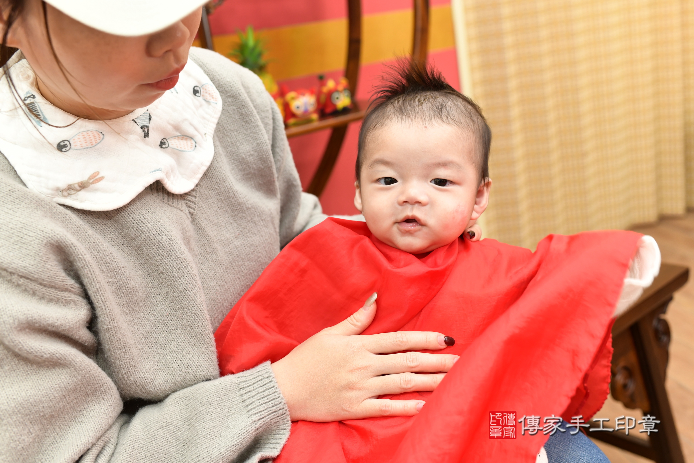 睿睿寶寶(新北市永和區嬰兒寶寶滿月剃頭理髮、嬰兒剃胎毛儀式吉祥話)。中國風會場，爸媽寶貝穿「日中韓」古裝禮服。專業拍照、證書。★購買「臍帶章、肚臍章、胎毛筆刷印章」贈送：剃頭、收涎、抓周，三選一。2025.3.17，照片18