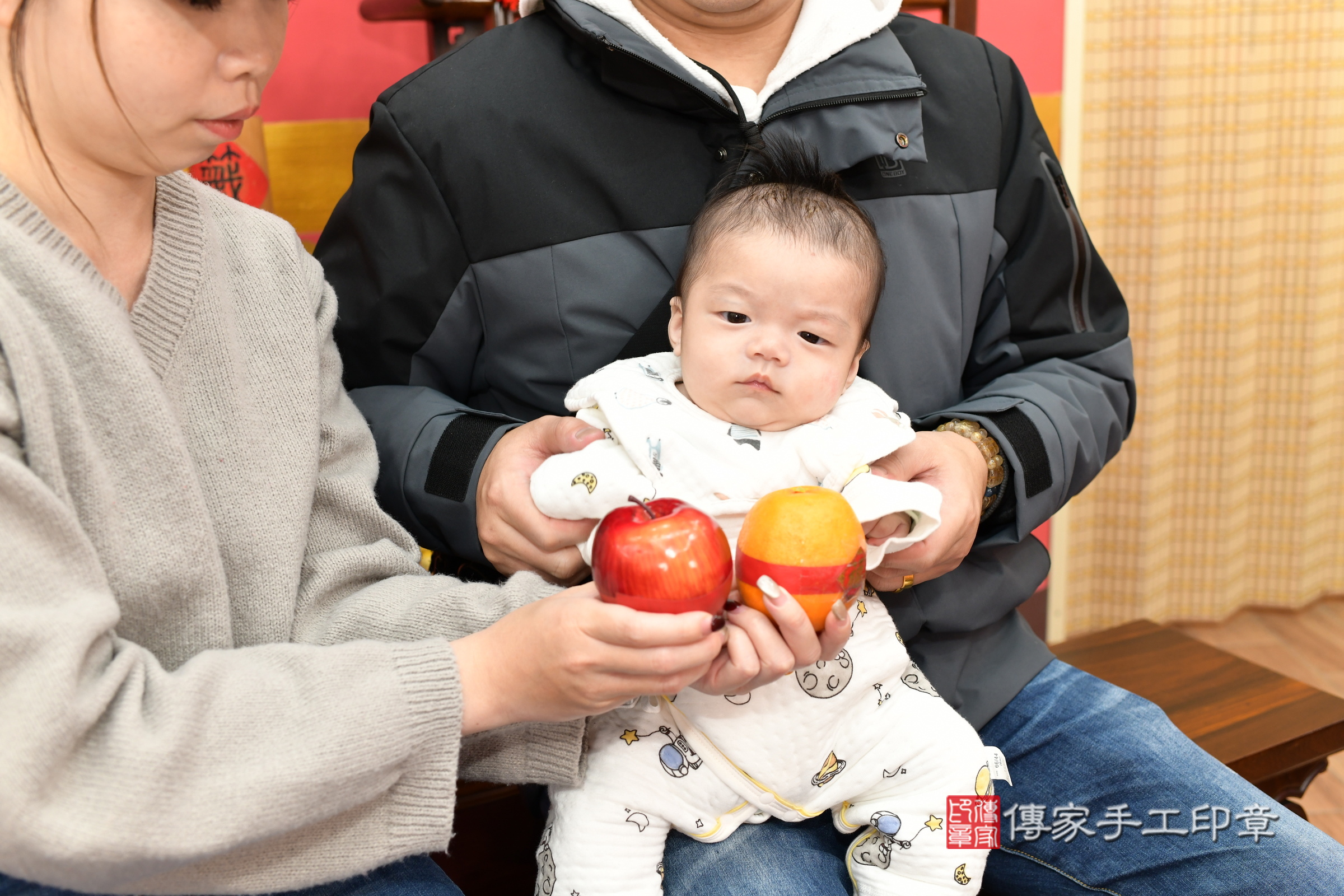 睿睿寶寶(新北市永和區嬰兒寶寶滿月剃頭理髮、嬰兒剃胎毛儀式吉祥話)。中國風會場，爸媽寶貝穿「日中韓」古裝禮服。專業拍照、證書。★購買「臍帶章、肚臍章、胎毛筆刷印章」贈送：剃頭、收涎、抓周，三選一。2025.3.17，照片7