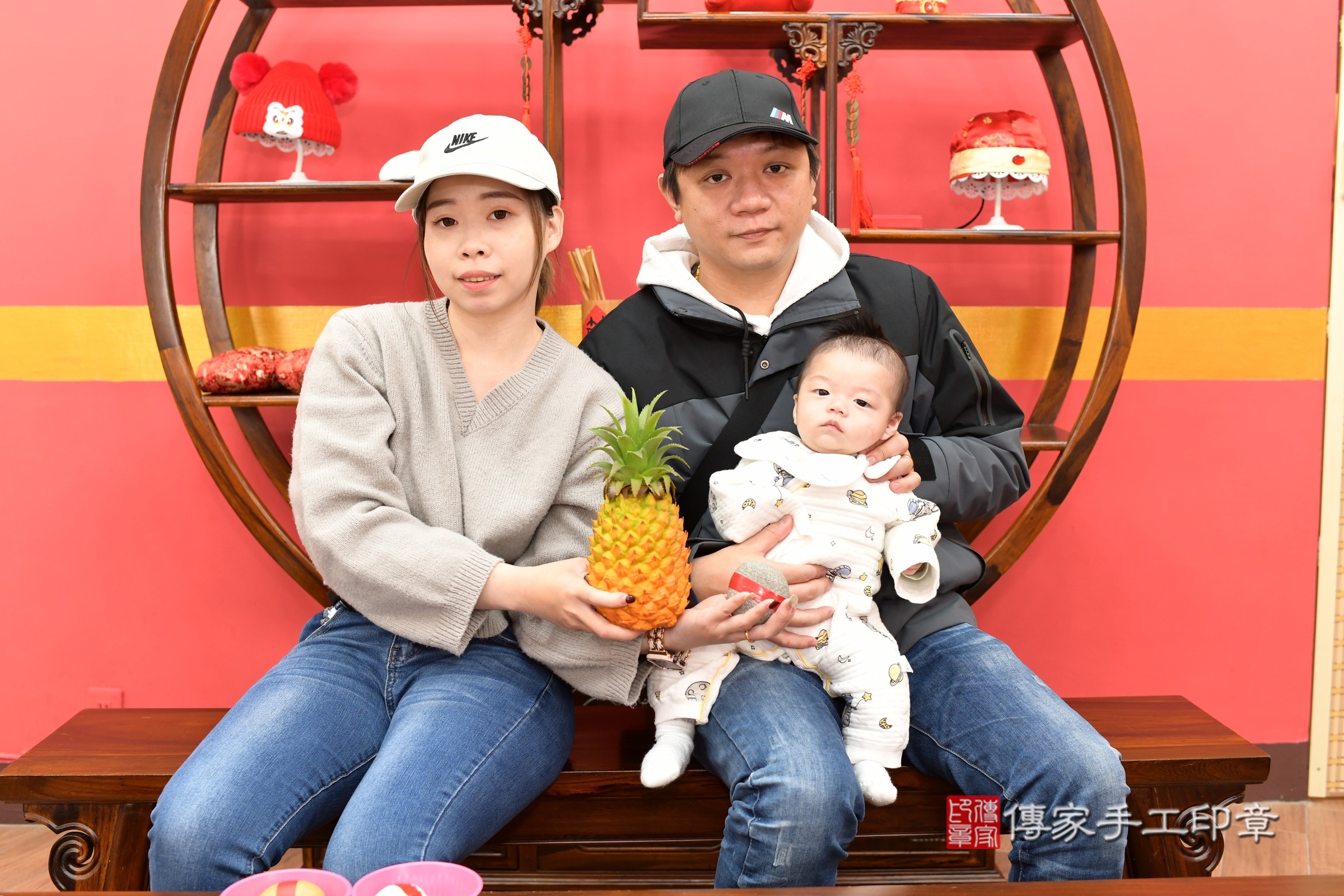 睿睿寶寶(新北市永和區嬰兒寶寶滿月剃頭理髮、嬰兒剃胎毛儀式吉祥話)。中國風會場，爸媽寶貝穿「日中韓」古裝禮服。專業拍照、證書。★購買「臍帶章、肚臍章、胎毛筆刷印章」贈送：剃頭、收涎、抓周，三選一。2025.3.17，照片10