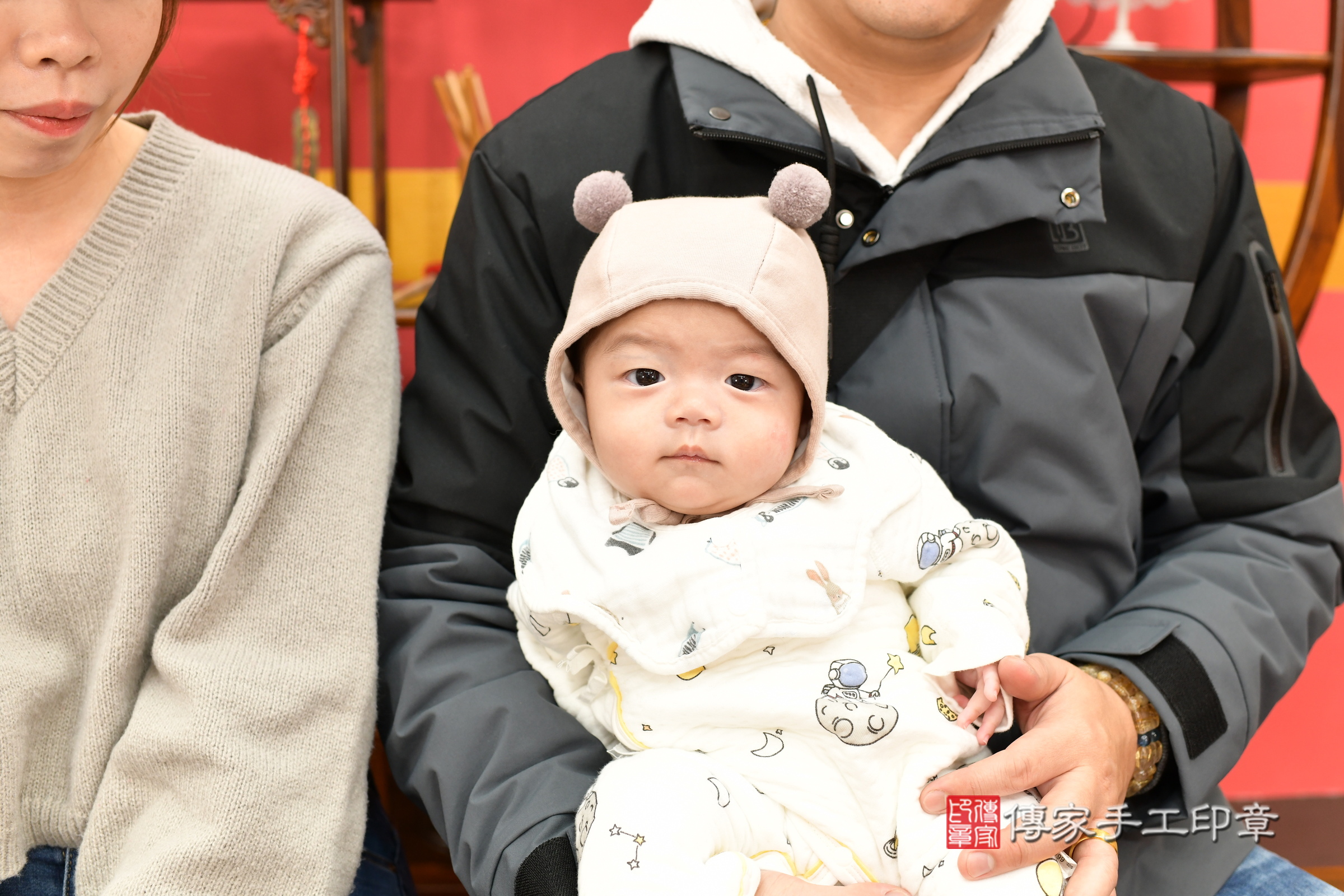 新北市永和區睿睿寶寶收涎推薦：傳家新北店收涎中國風會場，嬰兒古禮收涎收口水流程儀式、收涎吉祥話、收涎餅乾、收涎拍照。收涎證書。2025.3.17，照片1