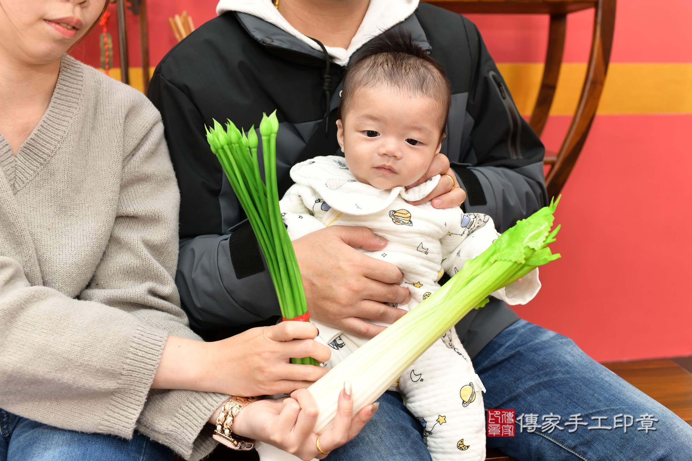 睿睿寶寶(新北市永和區嬰兒寶寶滿月剃頭理髮、嬰兒剃胎毛儀式吉祥話)。中國風會場，爸媽寶貝穿「日中韓」古裝禮服。專業拍照、證書。★購買「臍帶章、肚臍章、胎毛筆刷印章」贈送：剃頭、收涎、抓周，三選一。2025.3.17，照片11