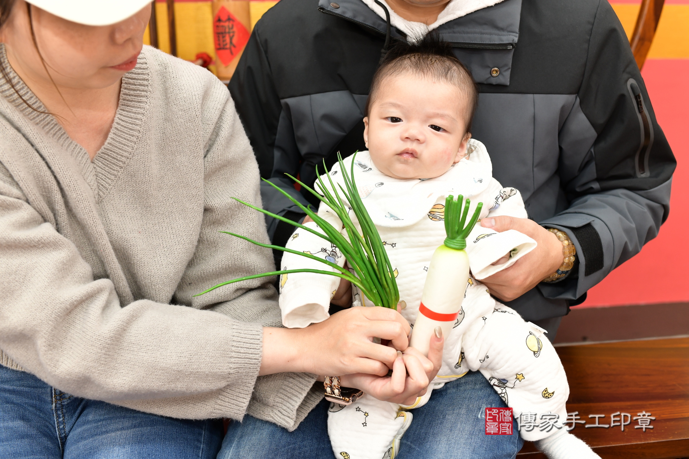 睿睿寶寶(新北市永和區嬰兒寶寶滿月剃頭理髮、嬰兒剃胎毛儀式吉祥話)。中國風會場，爸媽寶貝穿「日中韓」古裝禮服。專業拍照、證書。★購買「臍帶章、肚臍章、胎毛筆刷印章」贈送：剃頭、收涎、抓周，三選一。2025.3.17，照片14