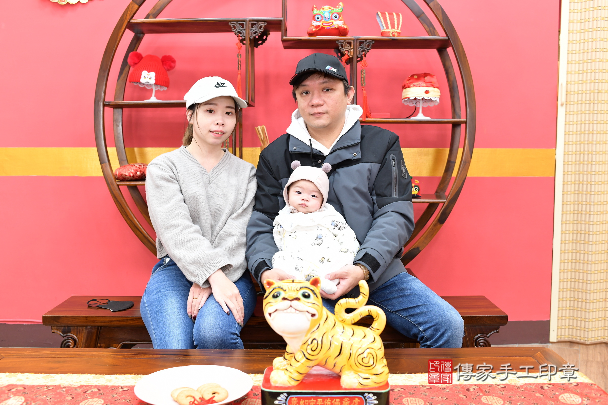 新北市永和區睿睿寶寶收涎推薦：傳家新北店收涎中國風會場，嬰兒古禮收涎收口水流程儀式、收涎吉祥話、收涎餅乾、收涎拍照。收涎證書。2025.3.17，照片3