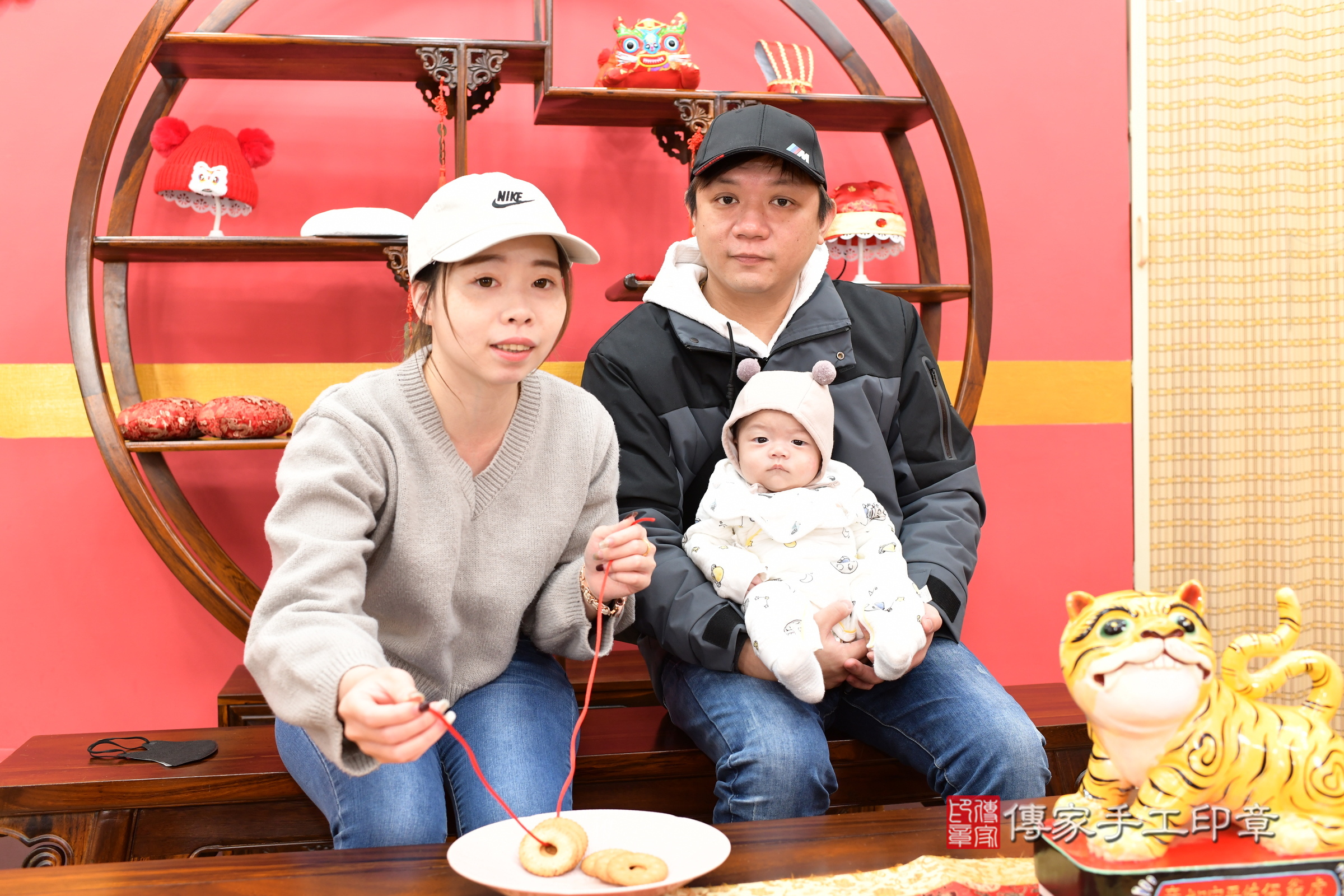 新北市永和區睿睿寶寶收涎推薦：傳家新北店收涎中國風會場，嬰兒古禮收涎收口水流程儀式、收涎吉祥話、收涎餅乾、收涎拍照。收涎證書。2025.3.17，照片4