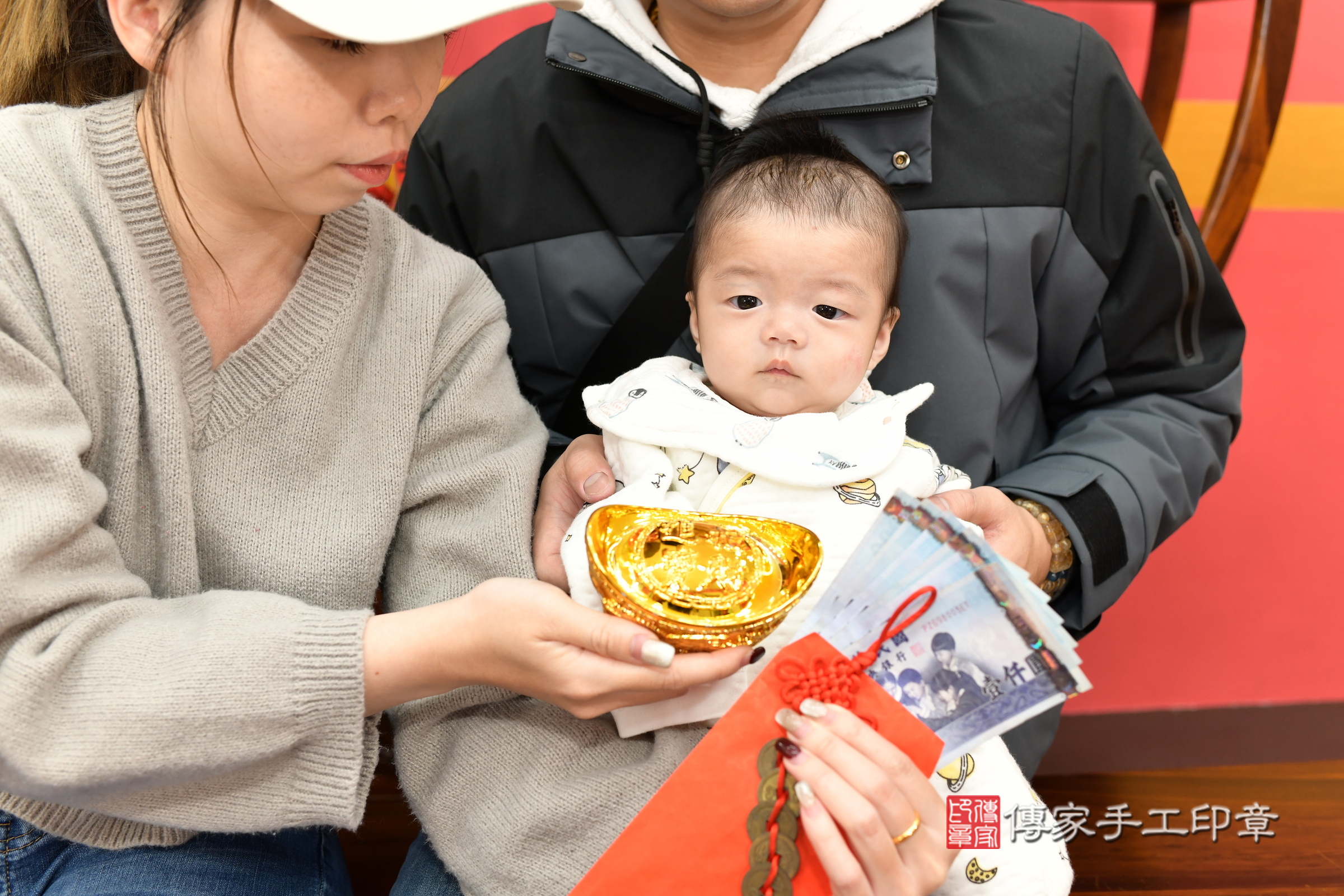 睿睿寶寶(新北市永和區嬰兒寶寶滿月剃頭理髮、嬰兒剃胎毛儀式吉祥話)。中國風會場，爸媽寶貝穿「日中韓」古裝禮服。專業拍照、證書。★購買「臍帶章、肚臍章、胎毛筆刷印章」贈送：剃頭、收涎、抓周，三選一。2025.3.17，照片16