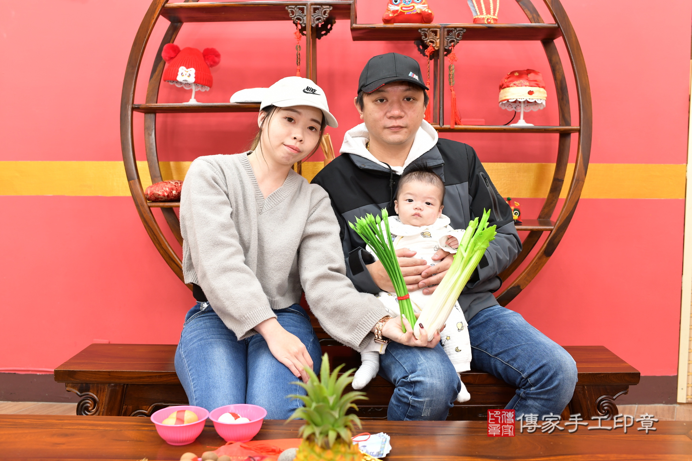 睿睿寶寶(新北市永和區嬰兒寶寶滿月剃頭理髮、嬰兒剃胎毛儀式吉祥話)。中國風會場，爸媽寶貝穿「日中韓」古裝禮服。專業拍照、證書。★購買「臍帶章、肚臍章、胎毛筆刷印章」贈送：剃頭、收涎、抓周，三選一。2025.3.17，照片12