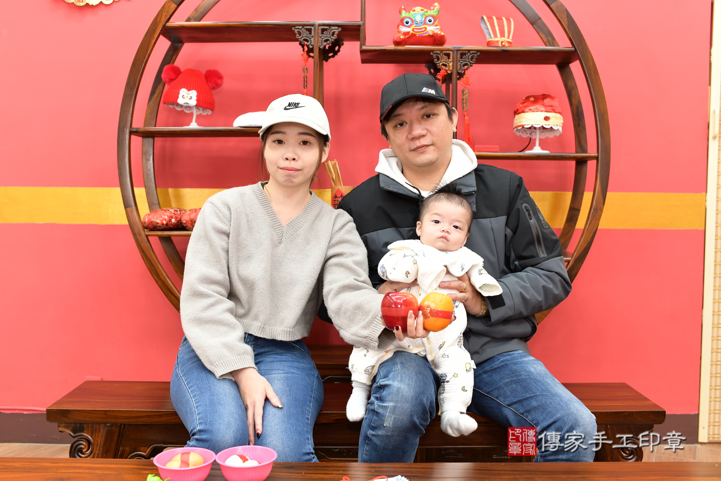 睿睿寶寶(新北市永和區嬰兒寶寶滿月剃頭理髮、嬰兒剃胎毛儀式吉祥話)。中國風會場，爸媽寶貝穿「日中韓」古裝禮服。專業拍照、證書。★購買「臍帶章、肚臍章、胎毛筆刷印章」贈送：剃頭、收涎、抓周，三選一。2025.3.17，照片8