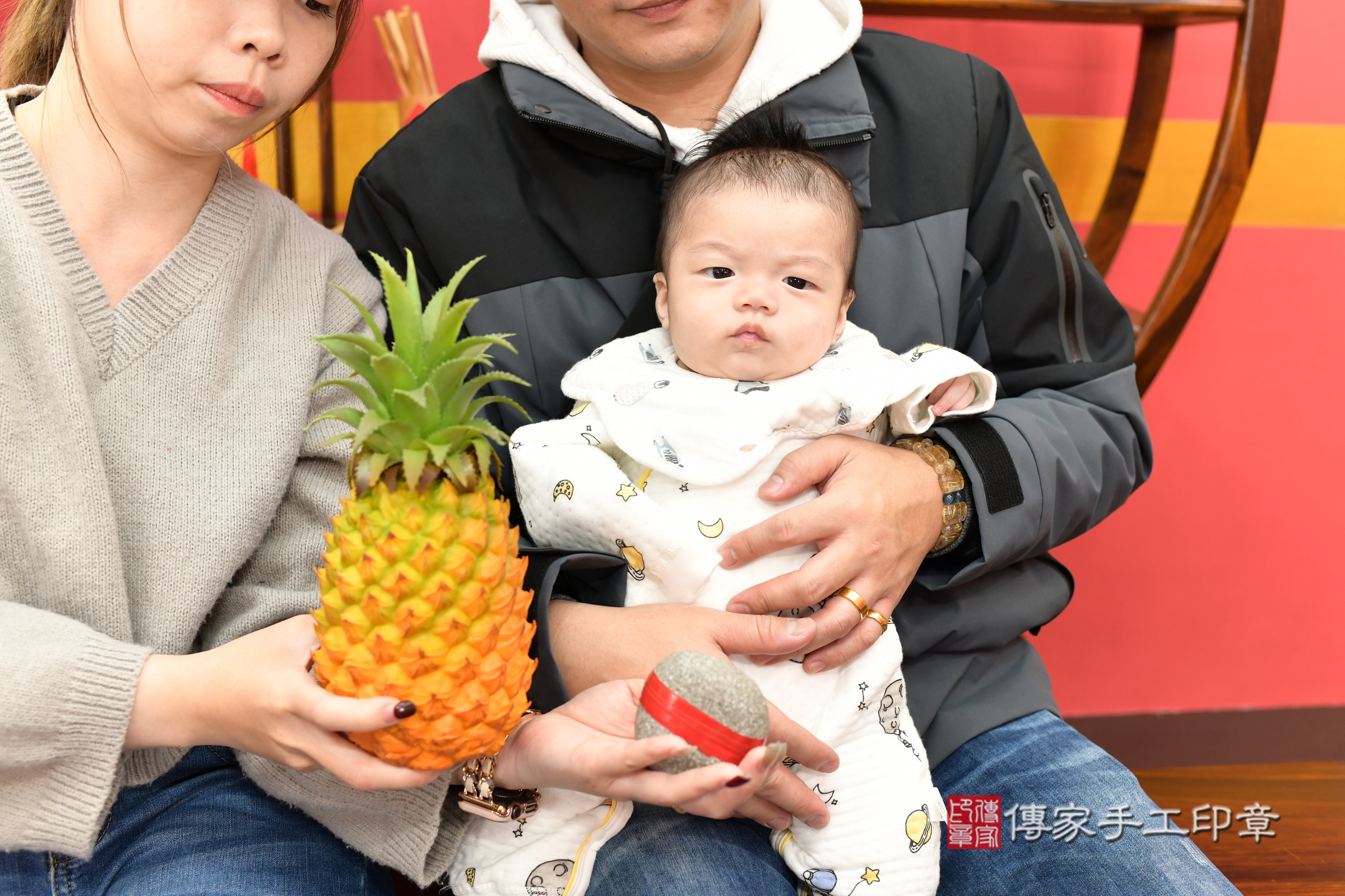 睿睿寶寶(新北市永和區嬰兒寶寶滿月剃頭理髮、嬰兒剃胎毛儀式吉祥話)。中國風會場，爸媽寶貝穿「日中韓」古裝禮服。專業拍照、證書。★購買「臍帶章、肚臍章、胎毛筆刷印章」贈送：剃頭、收涎、抓周，三選一。2025.3.17，照片9