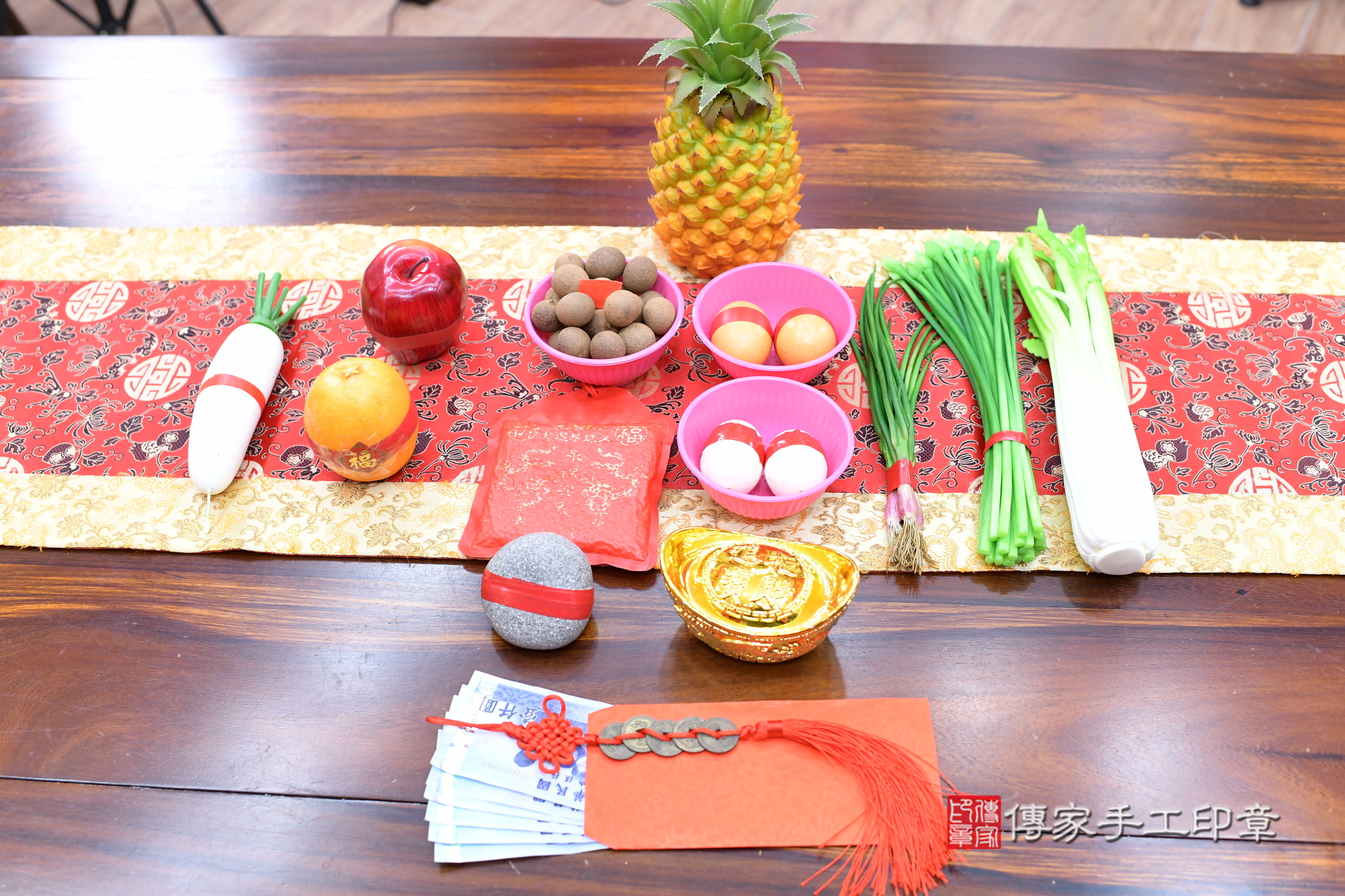 睿睿寶寶(新北市永和區嬰兒寶寶滿月剃頭理髮、嬰兒剃胎毛儀式吉祥話)。中國風會場，爸媽寶貝穿「日中韓」古裝禮服。專業拍照、證書。★購買「臍帶章、肚臍章、胎毛筆刷印章」贈送：剃頭、收涎、抓周，三選一。2025.3.17，照片2