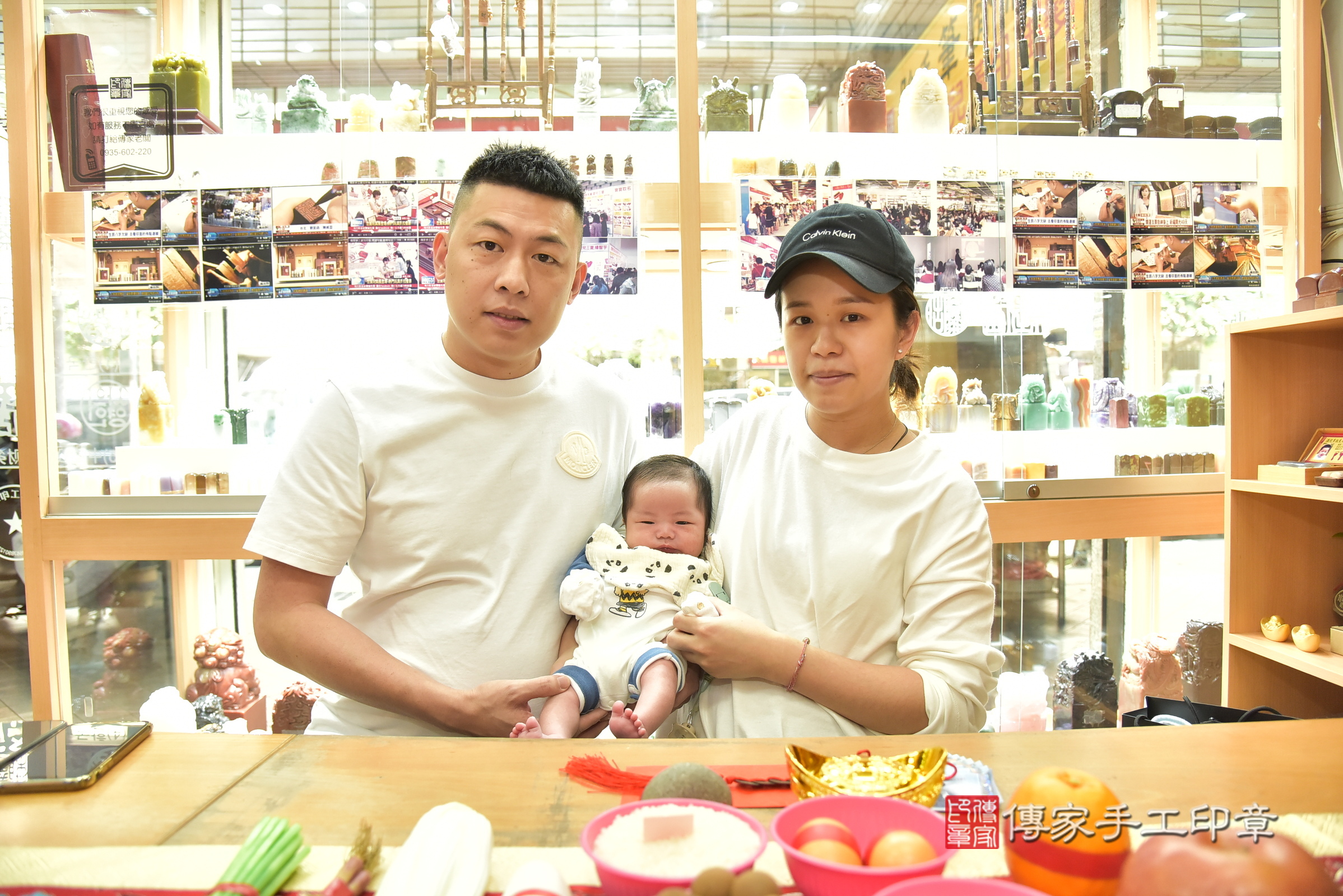 喆喆寶寶(新北市永和區嬰兒寶寶滿月剃頭理髮、嬰兒剃胎毛儀式吉祥話)。中國風會場，爸媽寶貝穿「日中韓」古裝禮服。專業拍照、證書。★購買「臍帶章、肚臍章、胎毛筆刷印章」贈送：剃頭、收涎、抓周，三選一。2025.3.12，照片2